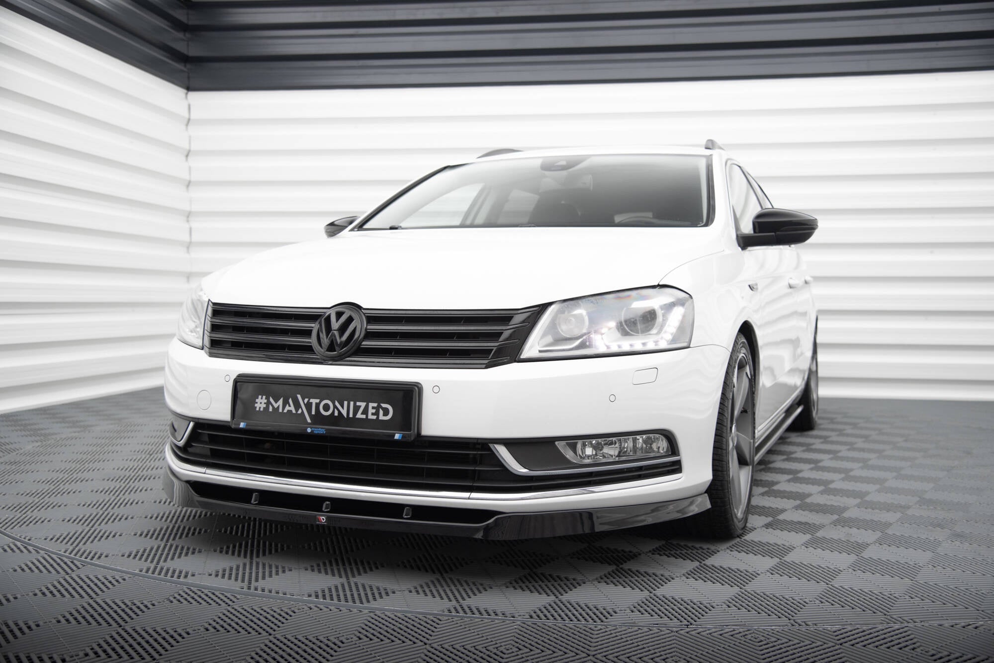 Maxton Design Splitter delantero V.1 para Volkswagen Passat B7 - imagen 1