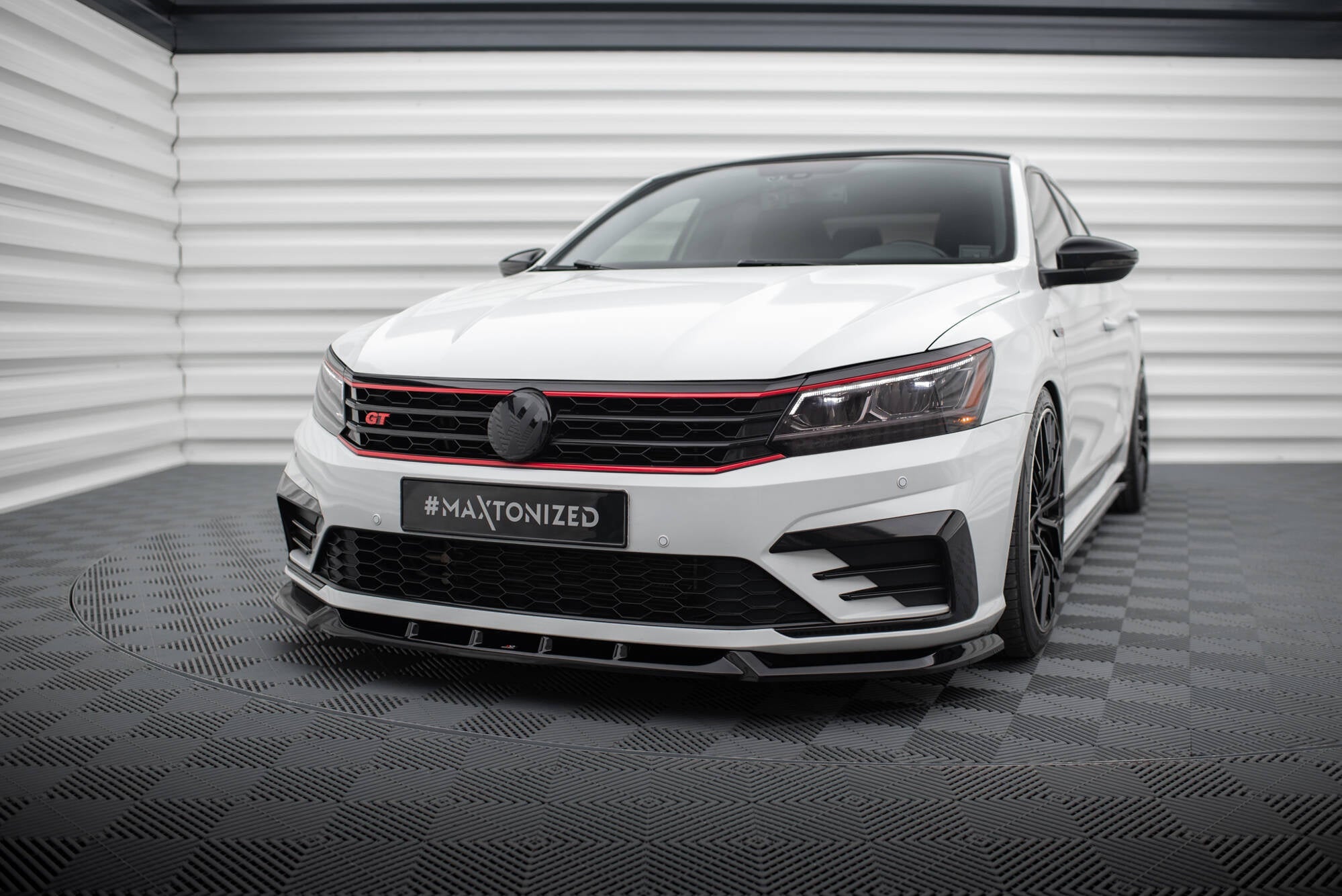 Maxton Design Splitter delantero V.1 para Volkswagen Passat GT B8 Facelift USA - imagen 1