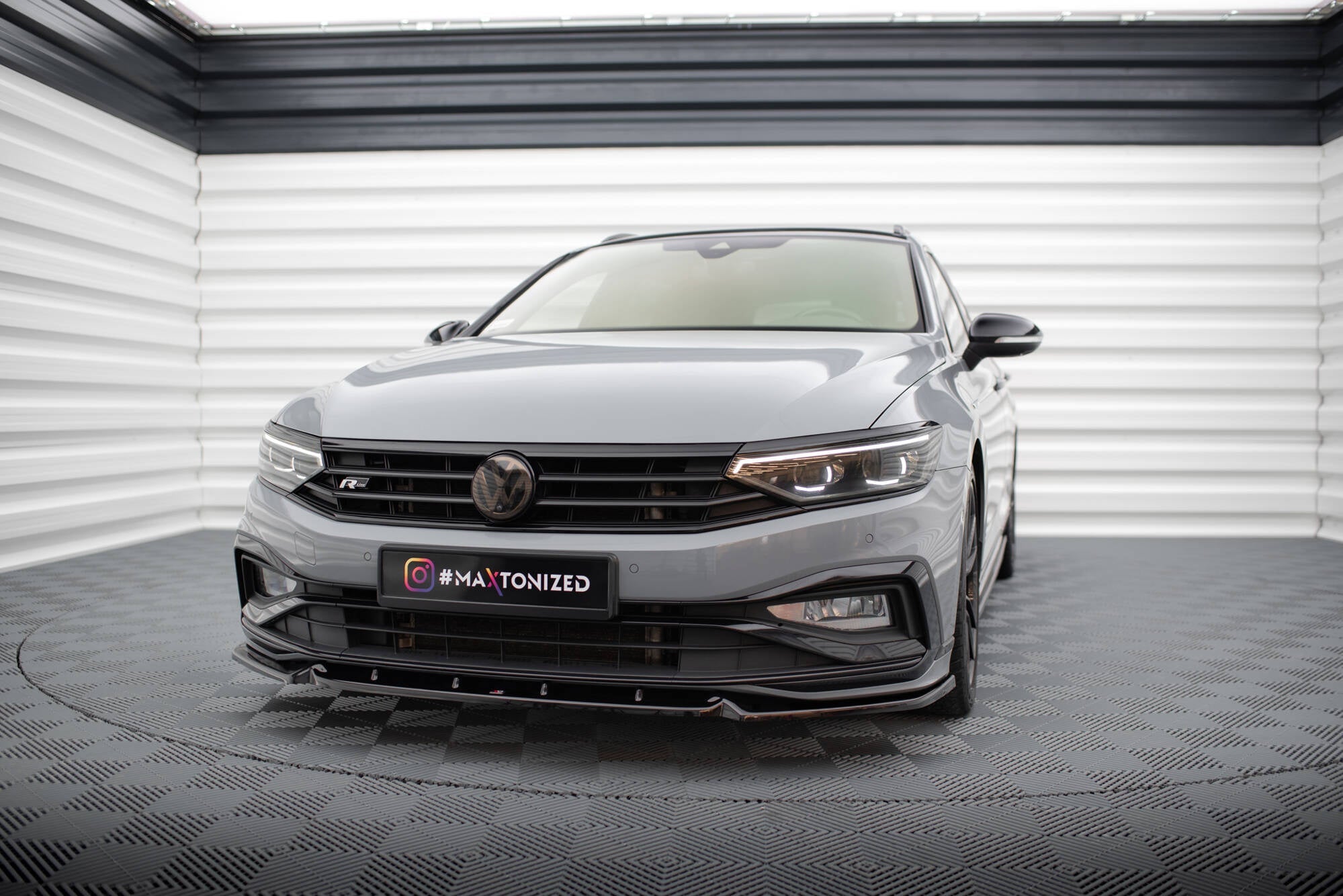 Maxton Design Splitter delantero V.1 para Volkswagen Passat R-Line B8 Facelift - imagen 1