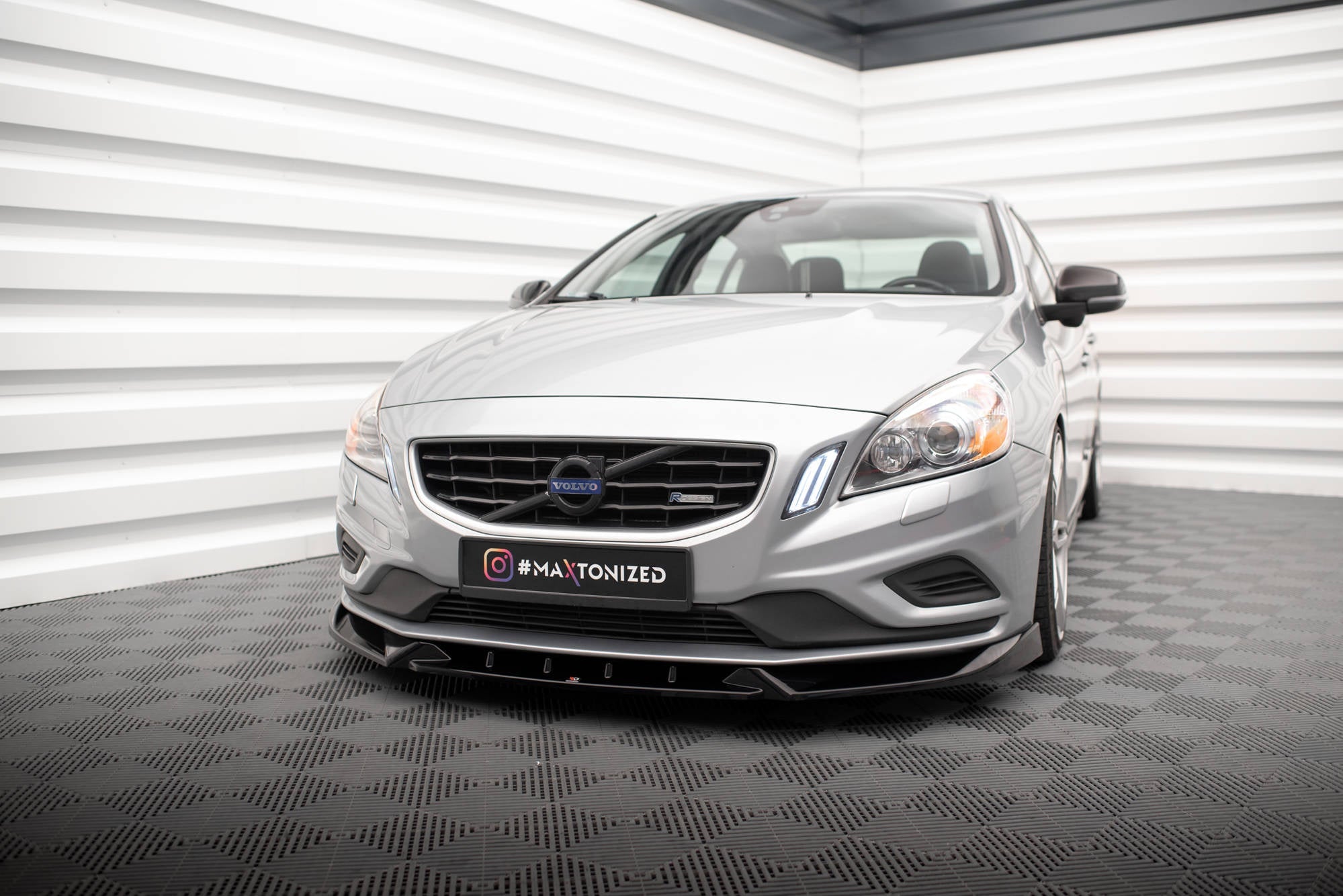 Maxton Design Splitter delantero V.1 para Volvo S60 R-Design Mk2 - imagen 1