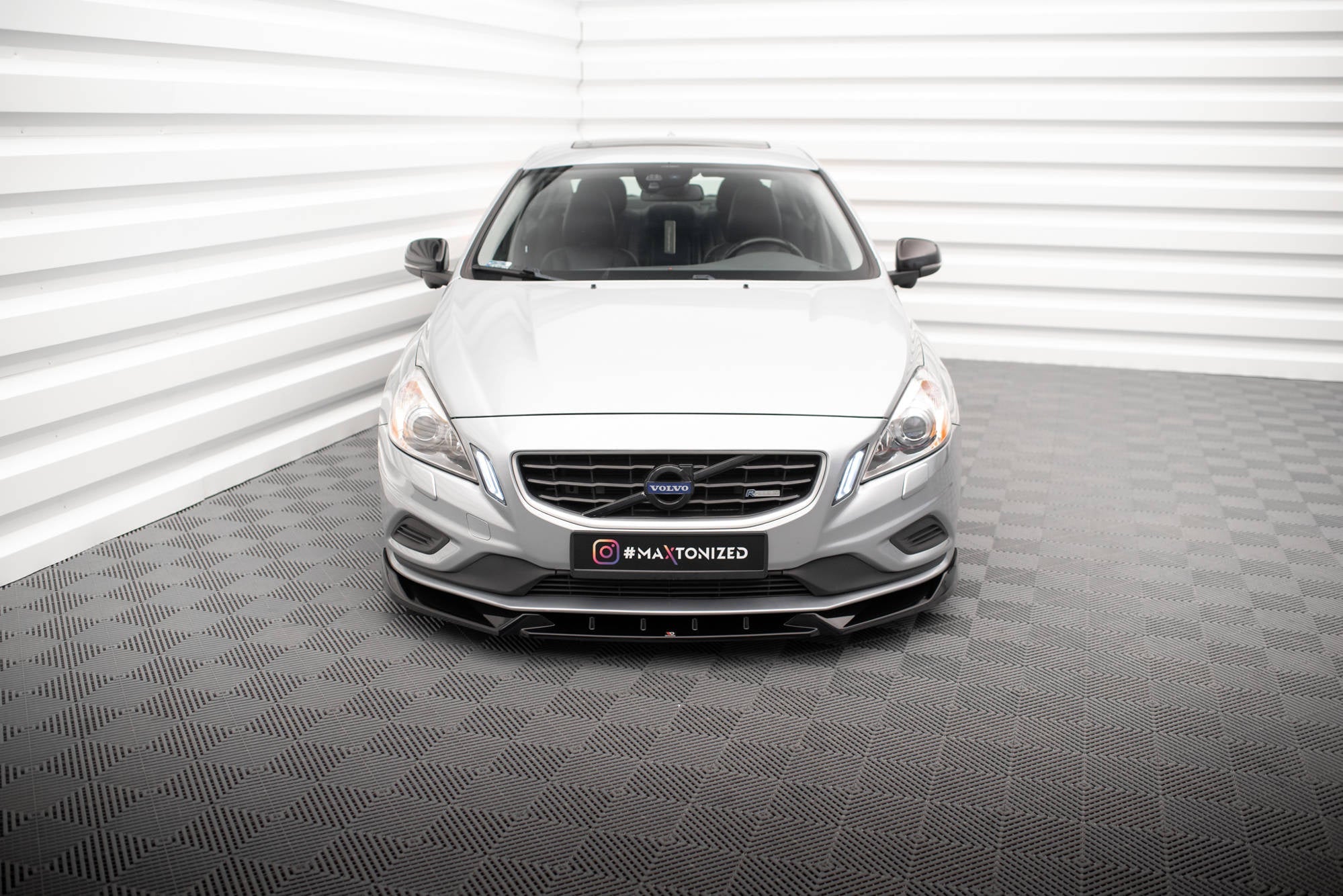 Maxton Design Splitter delantero V.1 para Volvo S60 R-Design Mk2 - imagen 2