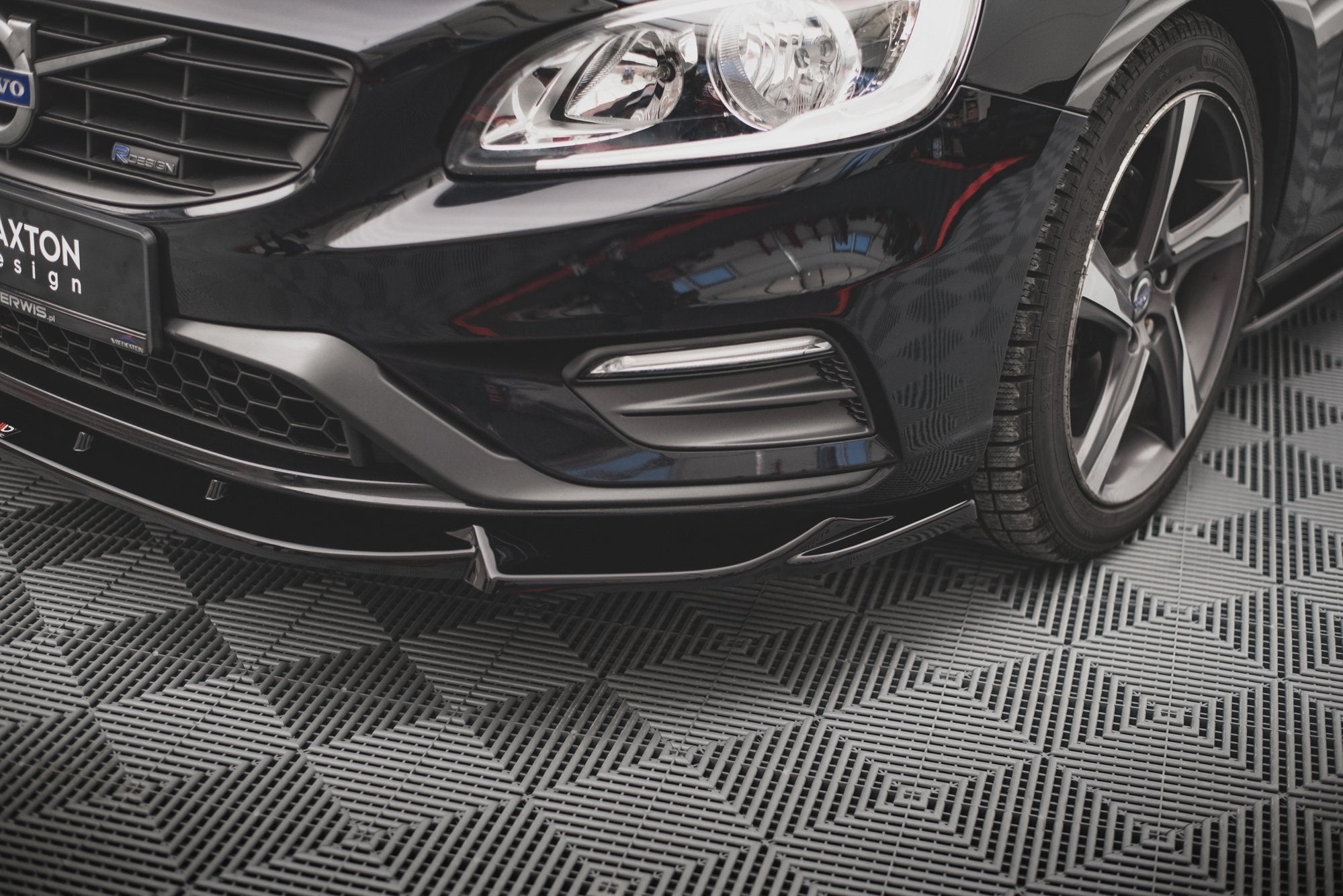 Maxton Design Splitter delantero V.1 para Volvo S60 R-Design Mk2 Facelift - imagen 2