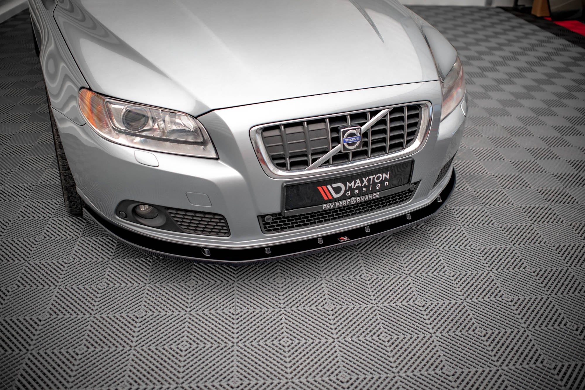 Maxton Design Splitter delantero V.1 para Volvo V70 Mk3 - imagen 1