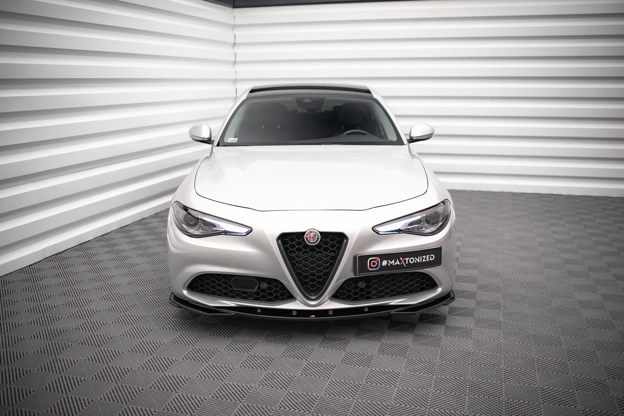 Maxton Design Splitter delantero V.2 para Alfa Romeo Giulia Sport - imagen 2