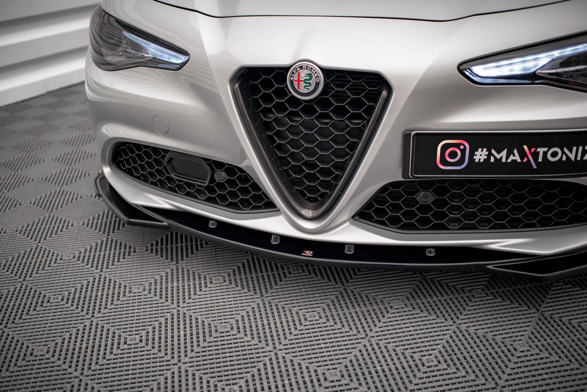 Maxton Design Splitter delantero V.2 para Alfa Romeo Giulia Sport - imagen 3