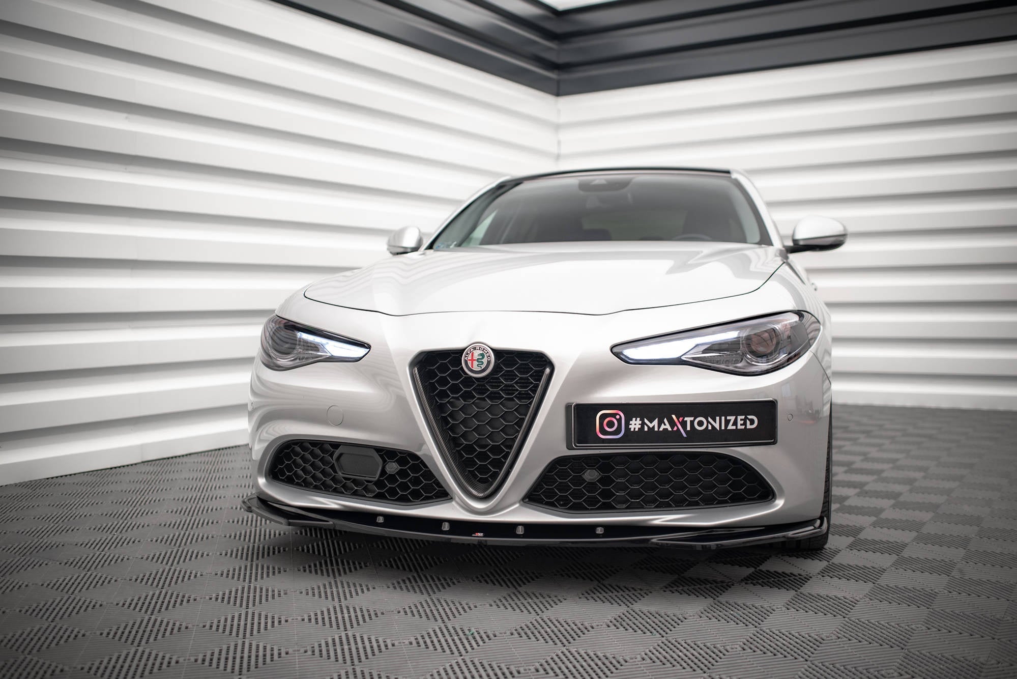 Maxton Design Splitter delantero V.2 para Alfa Romeo Giulia Sport - imagen 1