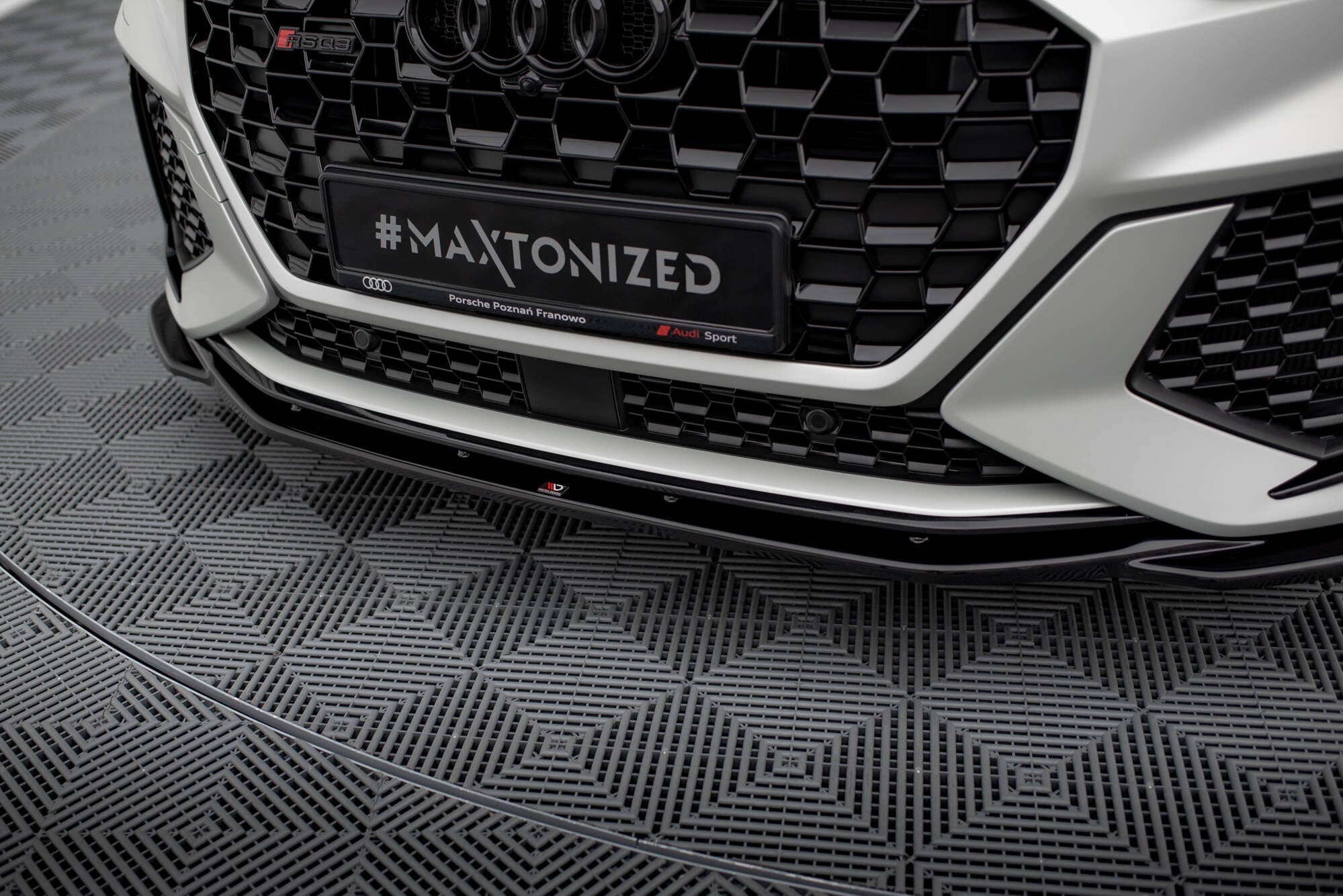 Maxton Design Splitter delantero V.2 para Audi RSQ3 Sportback / SUV F3 - imagen 3