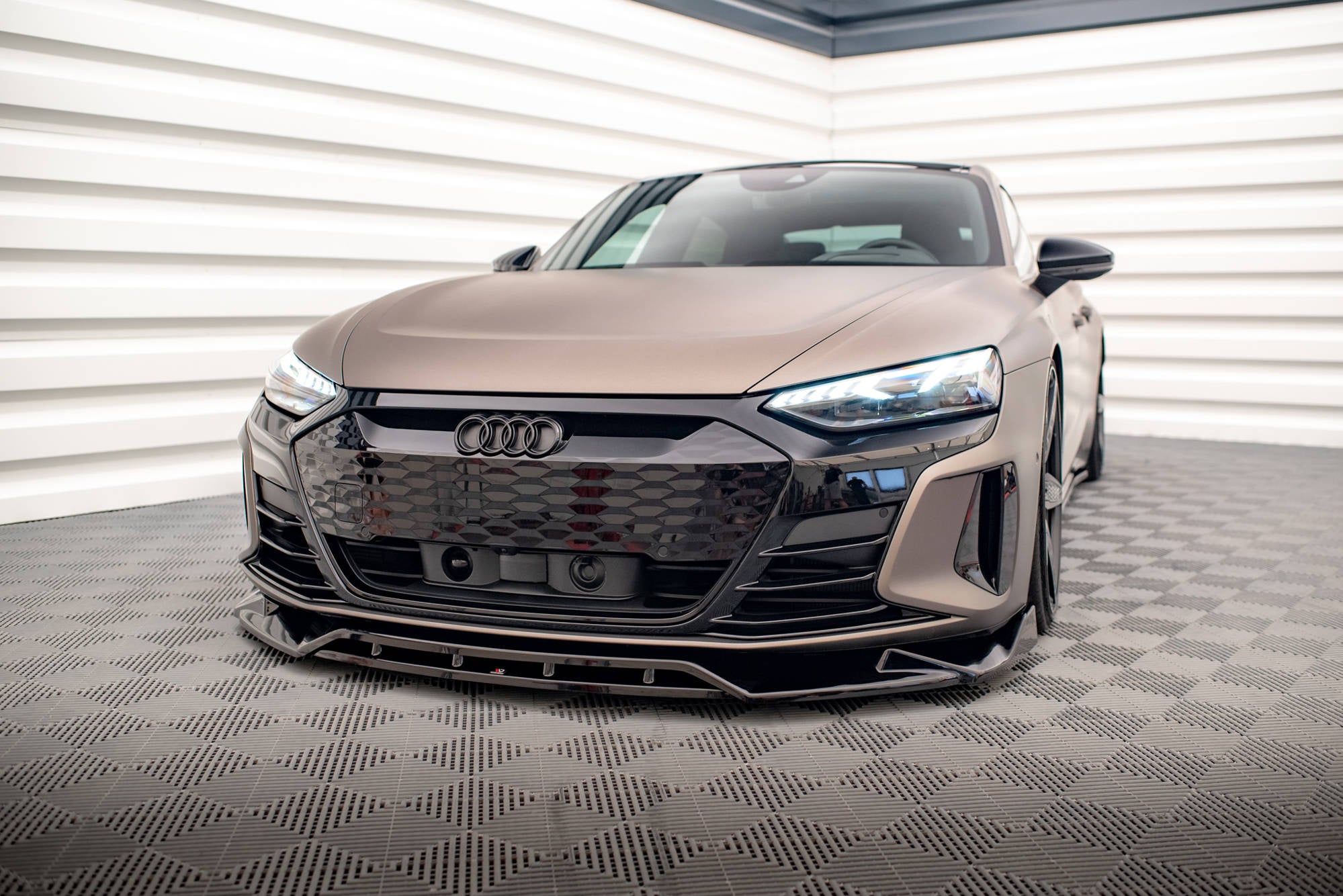 Maxton Design Splitter delantero V.2 para Audi e-Tron GT / RS GT Mk1 - imagen 1