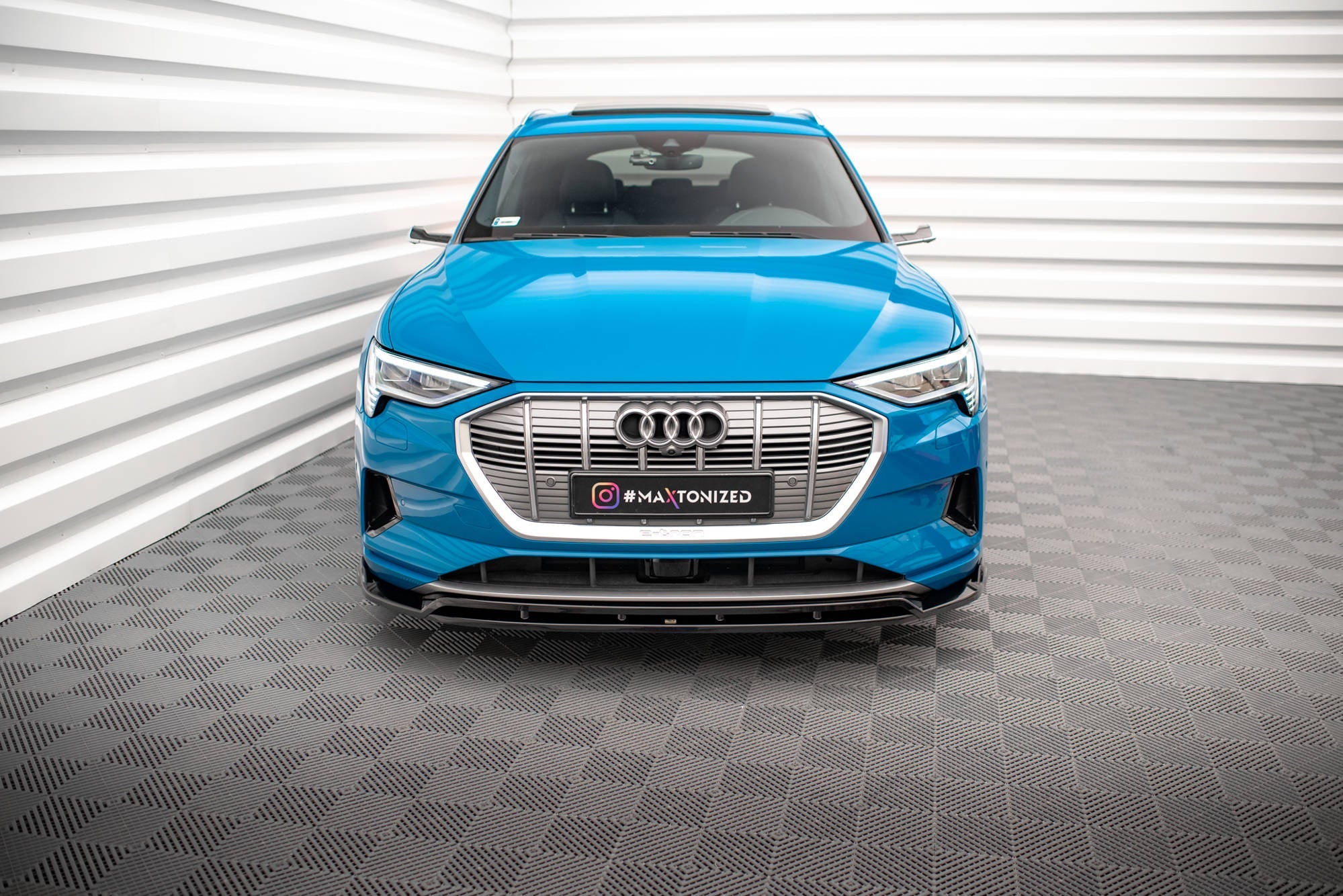 Maxton Design Splitter delantero V.2 para Audi e-tron - imagen 2