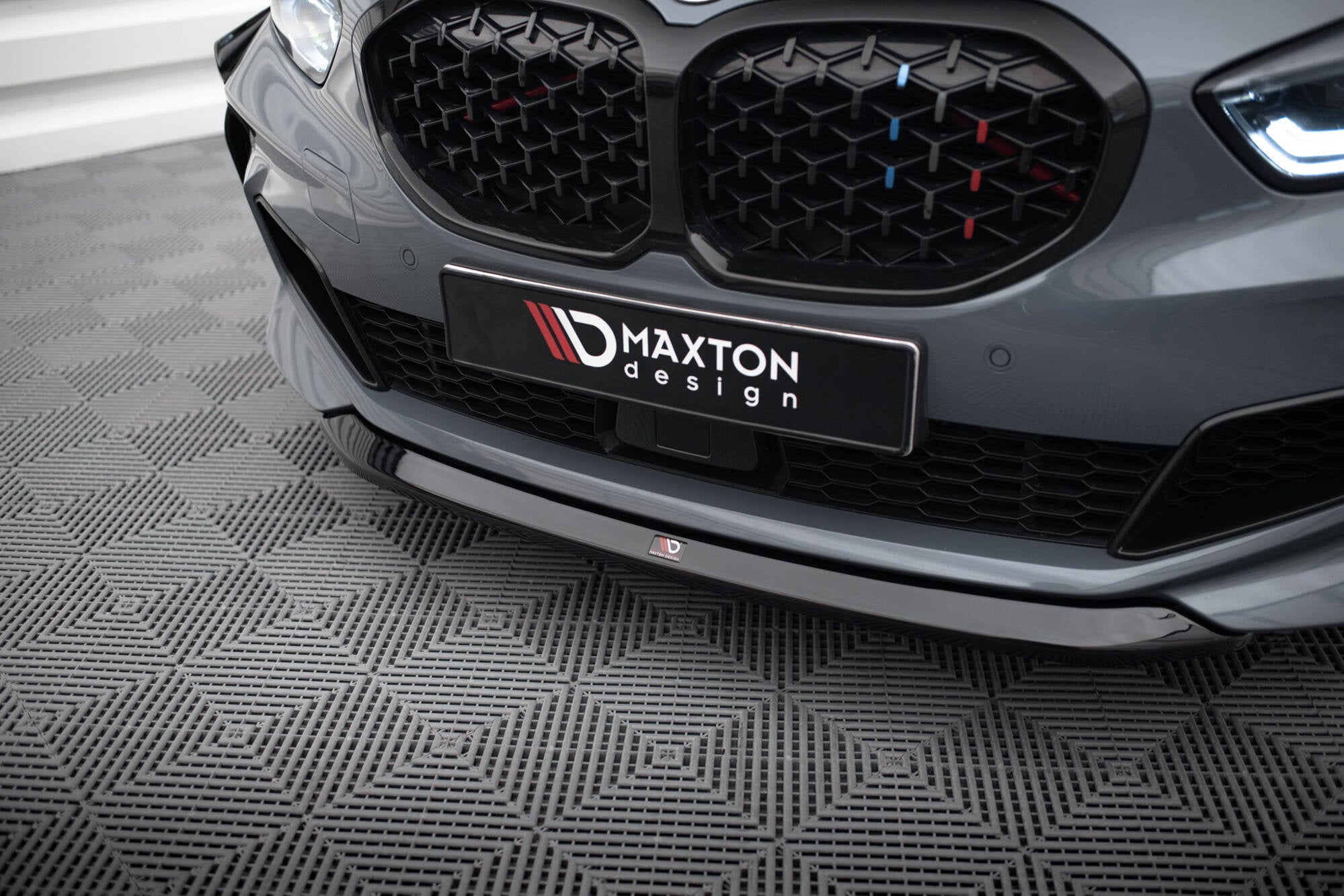 Maxton Design Splitter delantero V.2 para BMW 1 M-Pack/ M135i / 128ti F40 - imagen 3