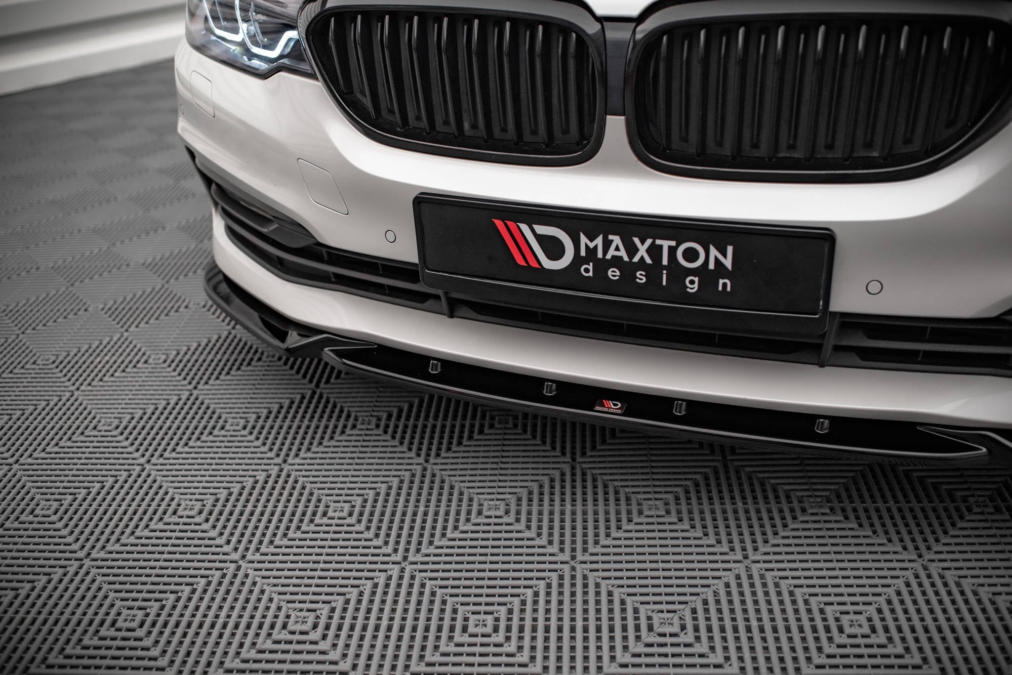 Maxton Design Splitter delantero V.2 para BMW 5 G30 / G31 - imagen 3