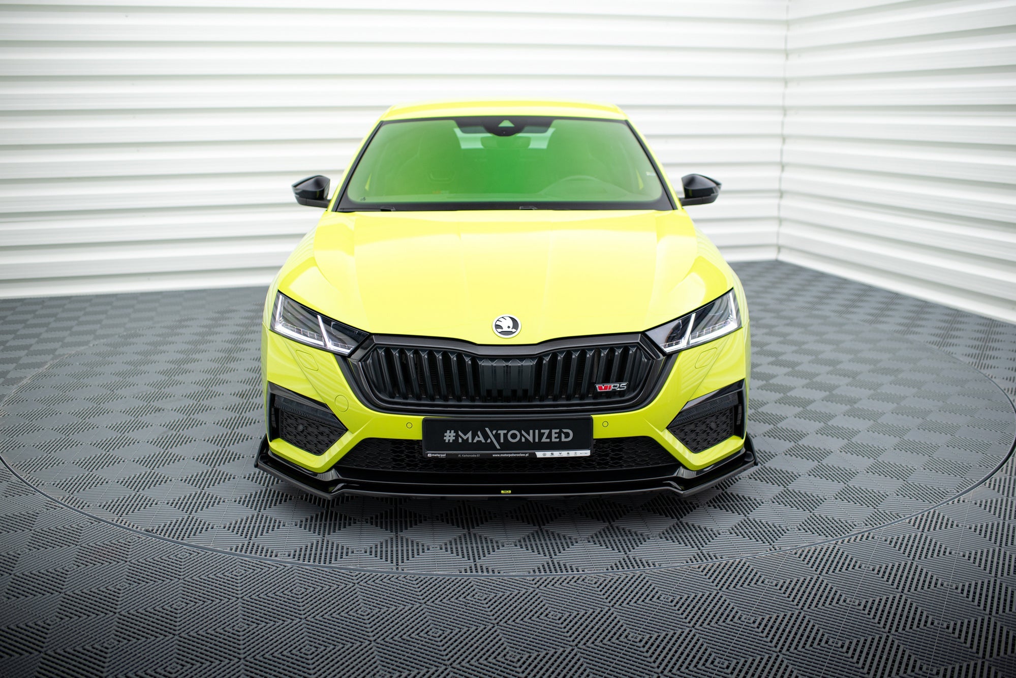 Maxton Design Splitter delantero V.2 + Flaps para Skoda Octavia RS Mk4 - imagen 2