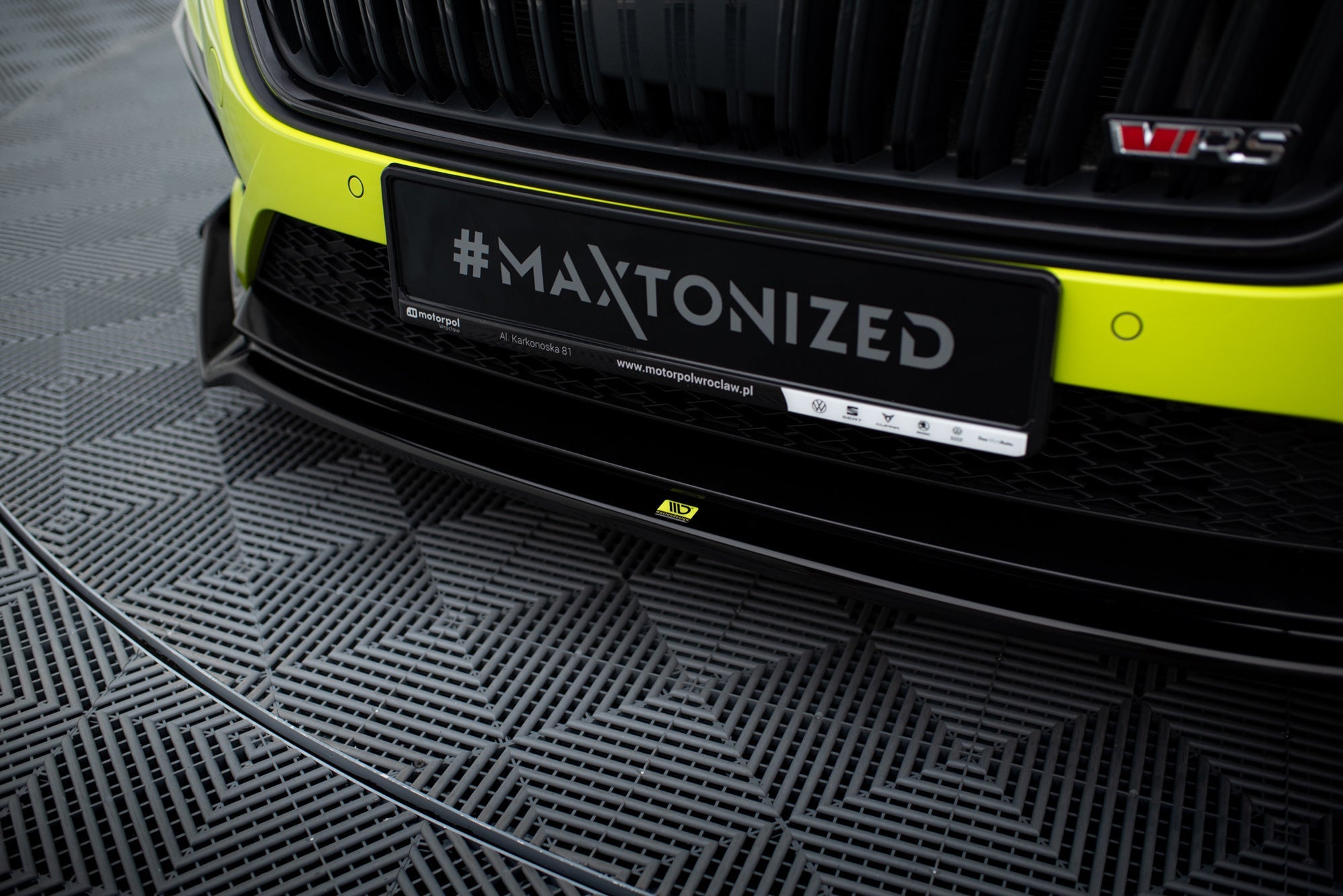 Maxton Design Splitter delantero V.2 + Flaps para Skoda Octavia RS Mk4 - imagen 3