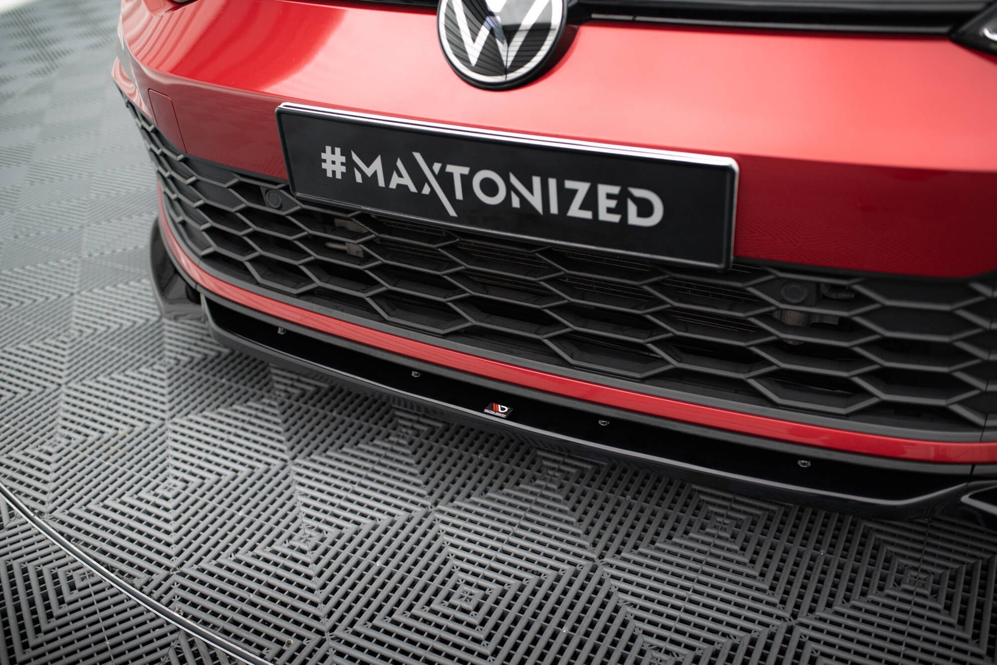 Maxton Design Splitter delantero V.2 + Flaps para Volkswagen Golf GTI / GTE / GTD / R-Line Mk8 - imagen 3