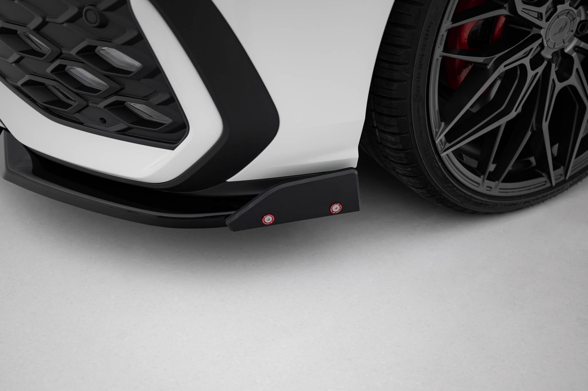 Maxton Design Splitter delantero V.2 + Flaps para Volkswagen Golf GTI / GTE / R-Line Mk8 Facelift - imagen 3