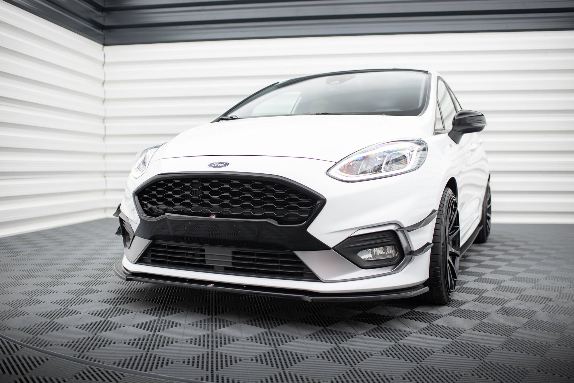 Maxton Design Splitter delantero V.2 para Ford Fiesta Mk8 ST / ST-Line - imagen 1