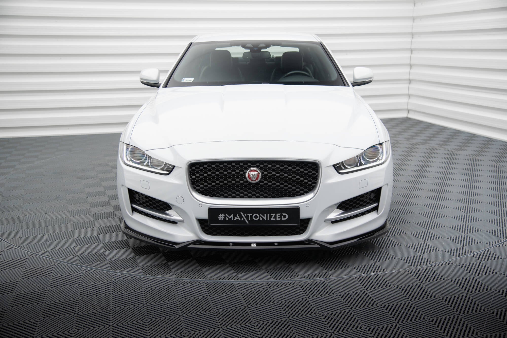 Maxton Design Splitter delantero V.2 para Jaguar XE R-Sport X760 - imagen 2