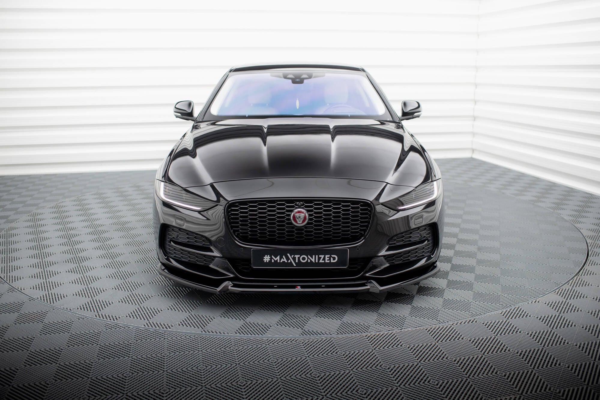 Maxton Design Splitter delantero V.2 para Jaguar XE X760 Facelift - imagen 2
