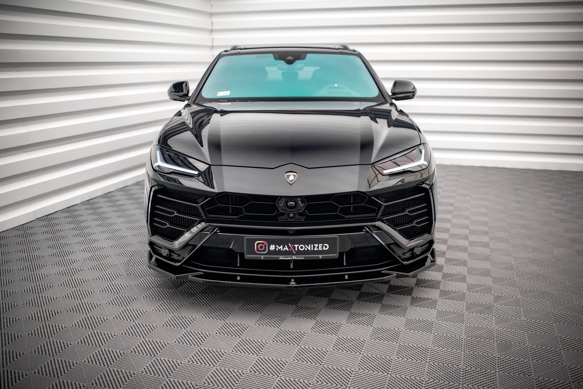 Maxton Design Splitter delantero V.2 para Lamborghini Urus Mk1 - imagen 2