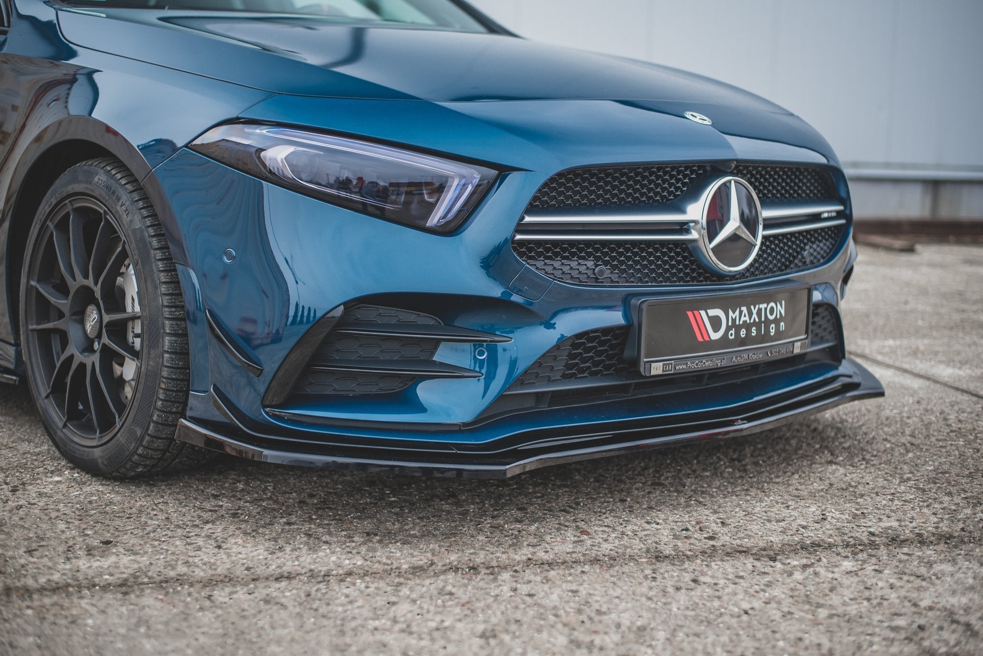 Maxton Design Splitter delantero V.2 para Mercedes A35 AMG Aero W177 - imagen 3