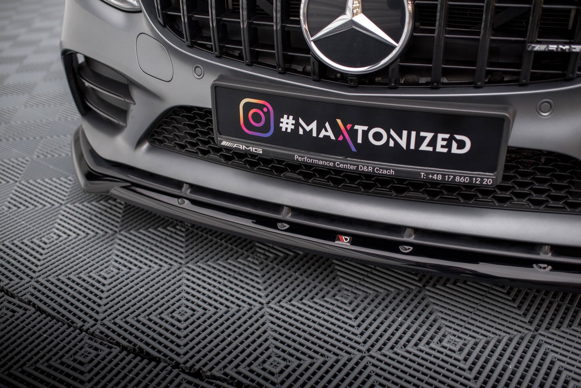 Maxton Design Splitter delantero V.2 para Mercedes-AMG C43 Coupe / Cabrio / Sedan / Estate C205 / A205 / W205 / S205 Facelift - imagen 3