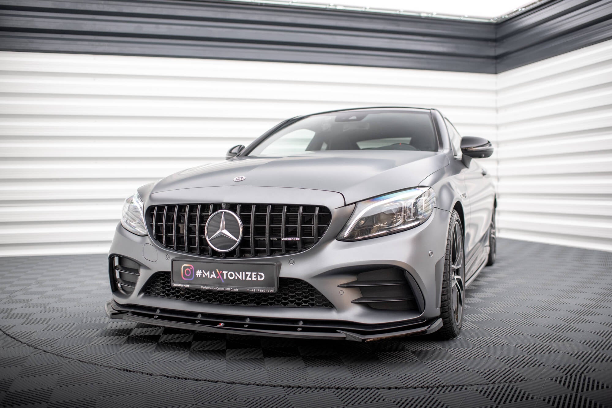 Maxton Design Splitter delantero V.2 para Mercedes-AMG C43 Coupe / Cabrio / Sedan / Estate C205 / A205 / W205 / S205 Facelift - imagen 1