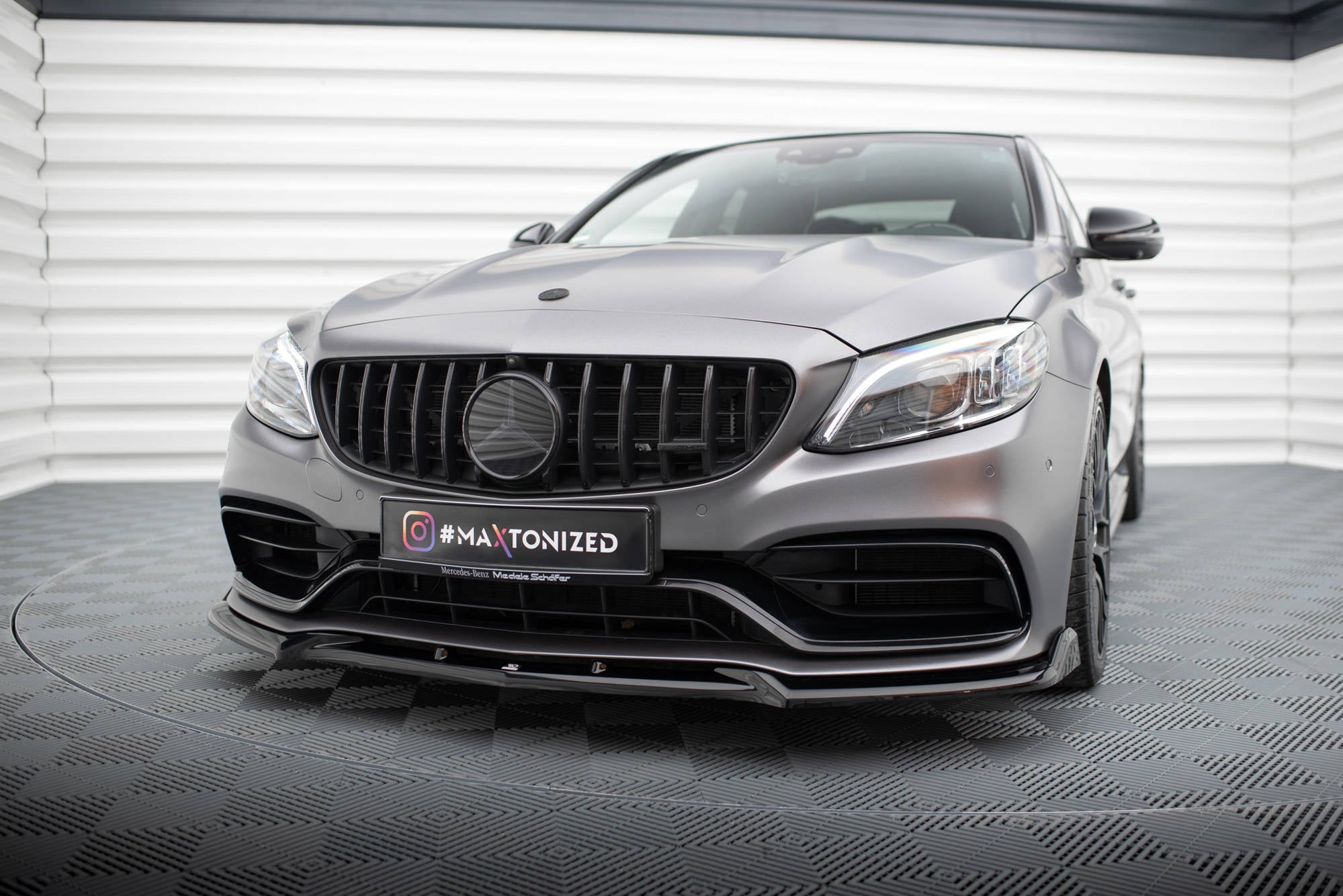 Maxton Design Splitter delantero V.2 para Mercedes-AMG C63 Sedan / Estate W205 Facelift - imagen 1