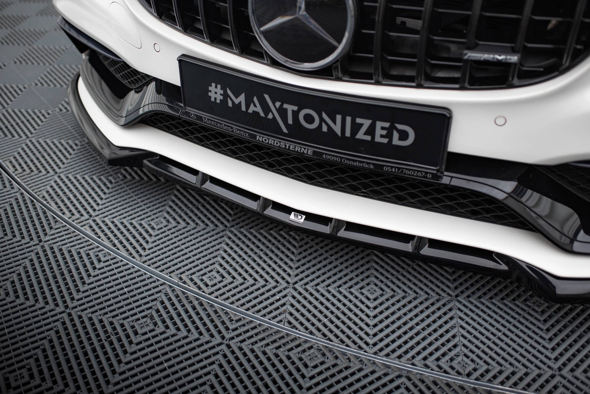 Maxton Design Splitter delantero V.2 para Mercedes-AMG C63 Sedan / Estate W205 / S205 - imagen 3