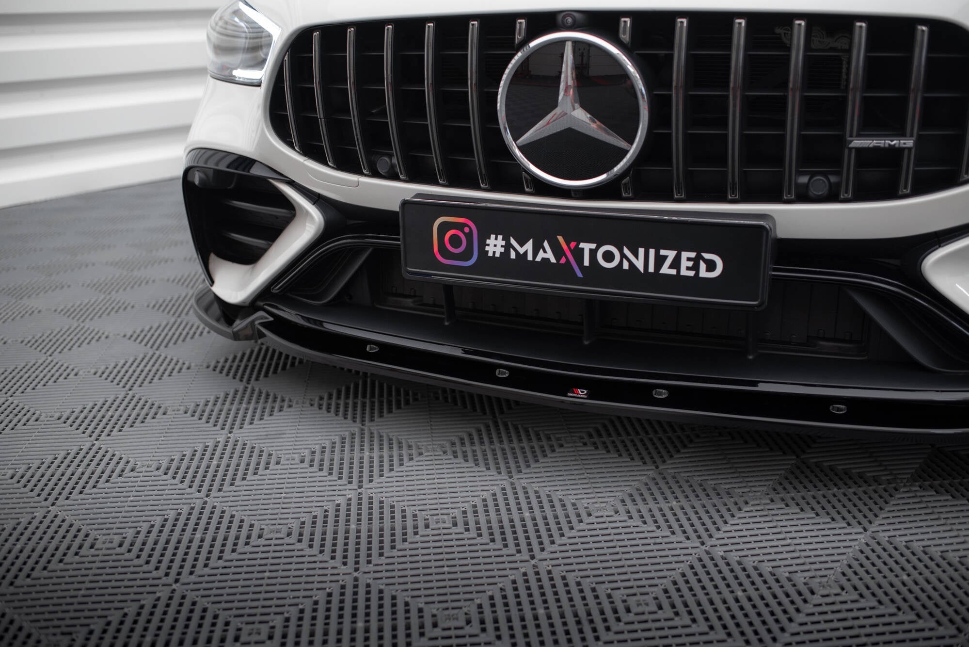 Maxton Design Splitter delantero V.2 para Mercedes-AMG GT 43 4 Door Coupe V8 Styling Package X290 - imagen 3
