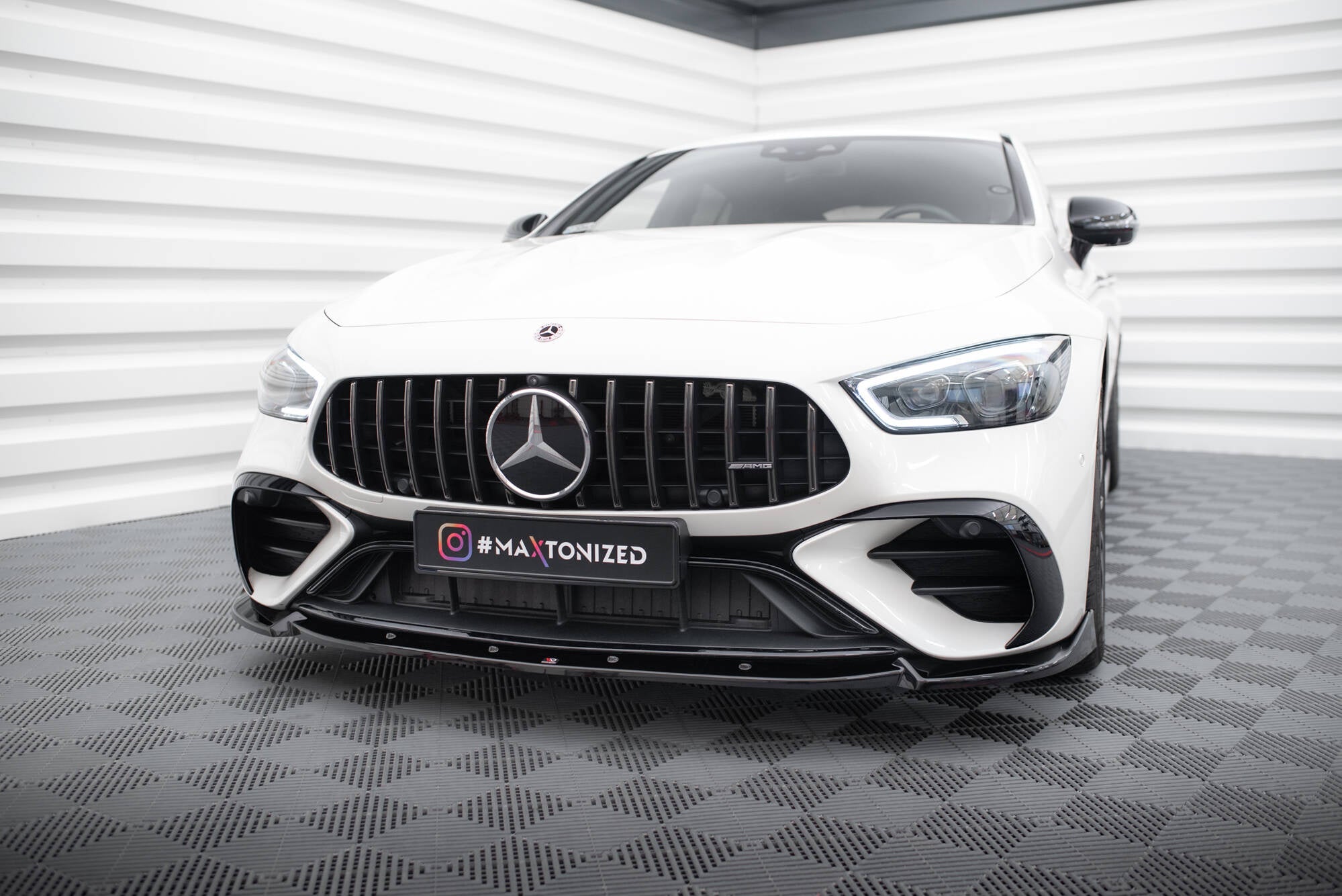Maxton Design Splitter delantero V.2 para Mercedes-AMG GT 43 4 Door Coupe V8 Styling Package X290 - imagen 1