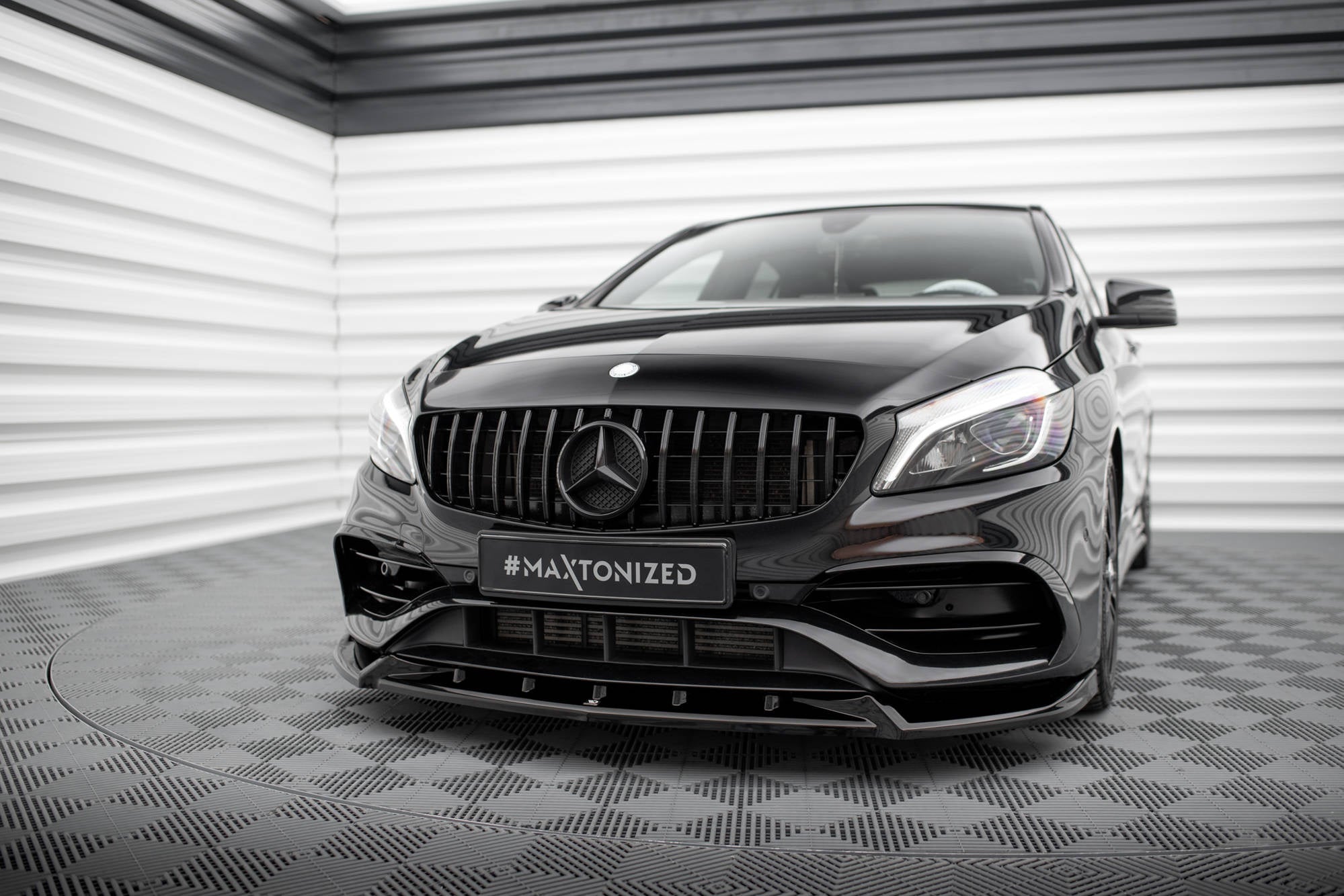 Maxton Design Splitter delantero V.2 para Mercedes-Benz A AMG-Line W176 Facelift - imagen 1