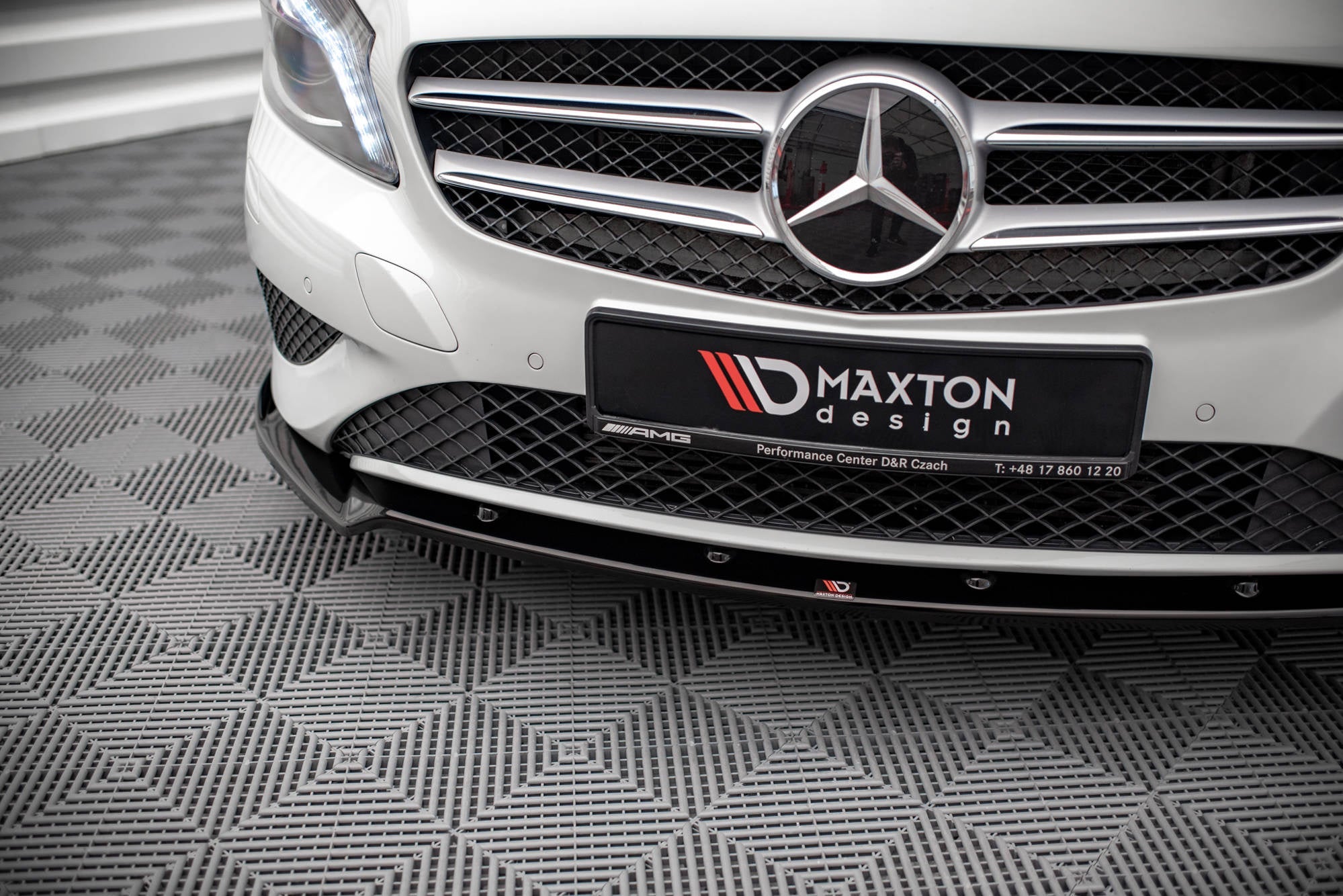 Maxton Design Splitter delantero V.2 para Mercedes-Benz A W176 - imagen 3