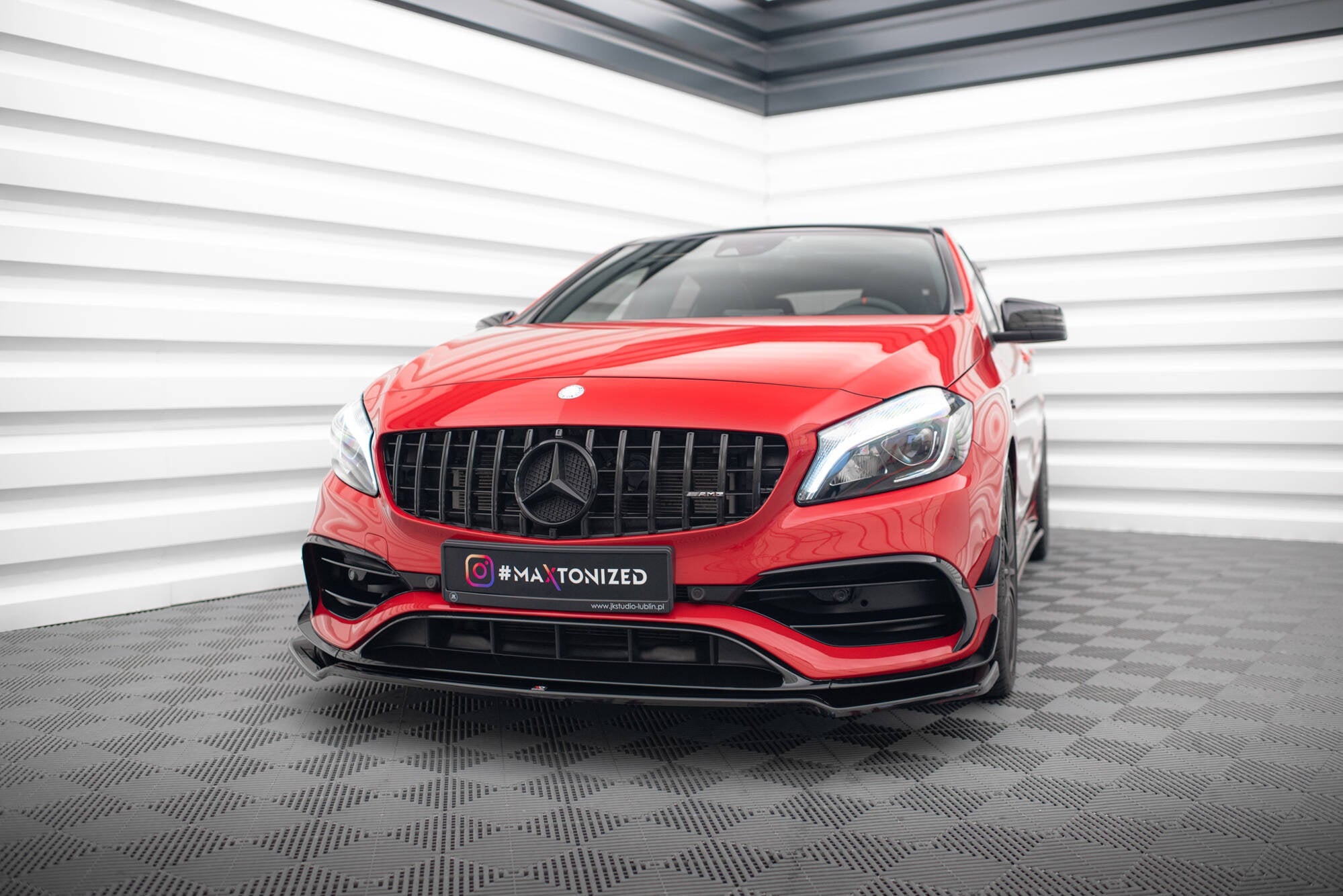 Maxton Design Splitter delantero V.2 para Mercedes-Benz A45 Aero W176 Facelift - imagen 1