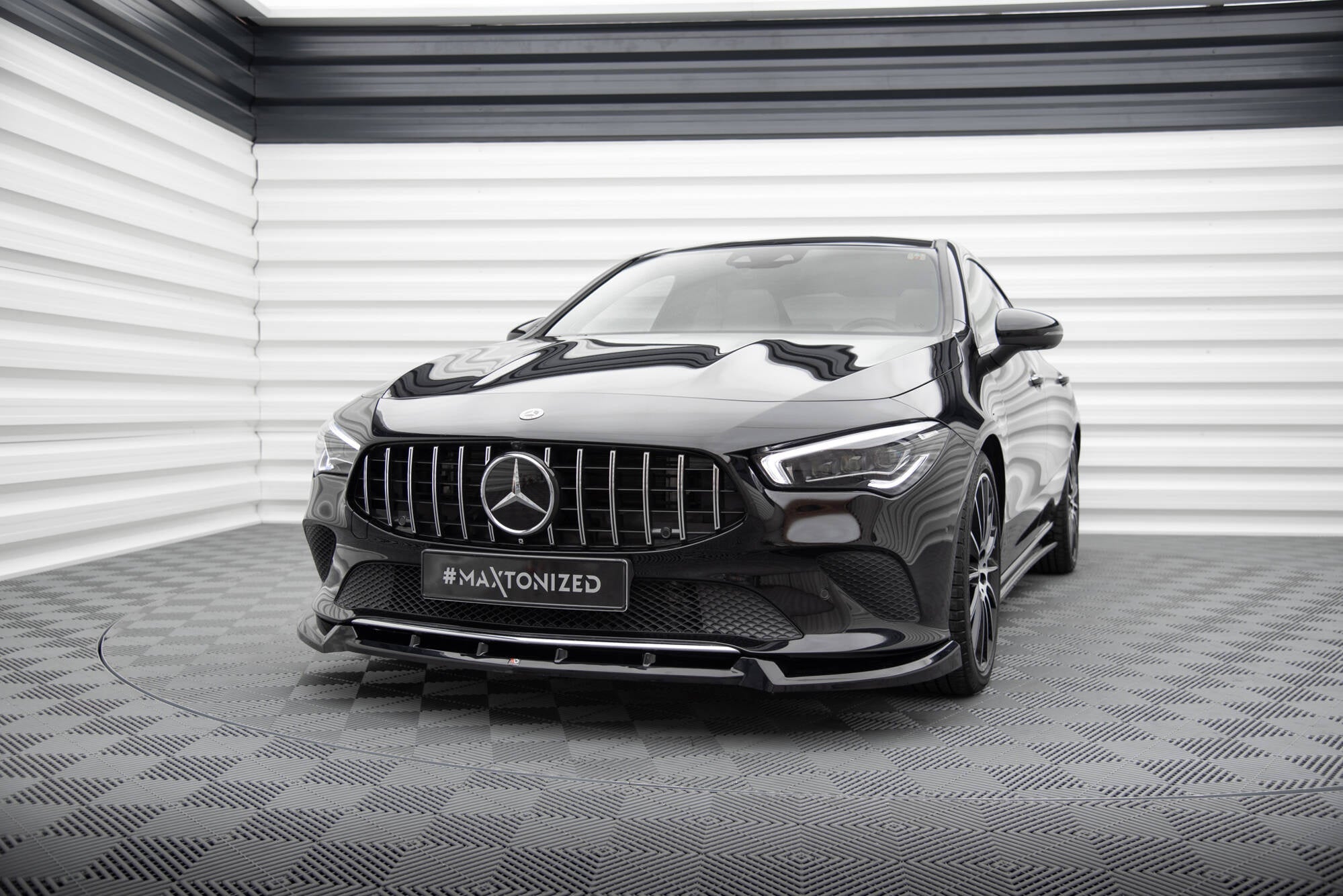 Maxton Design Splitter delantero V.2 para Mercedes-Benz CLA C118 - imagen 1