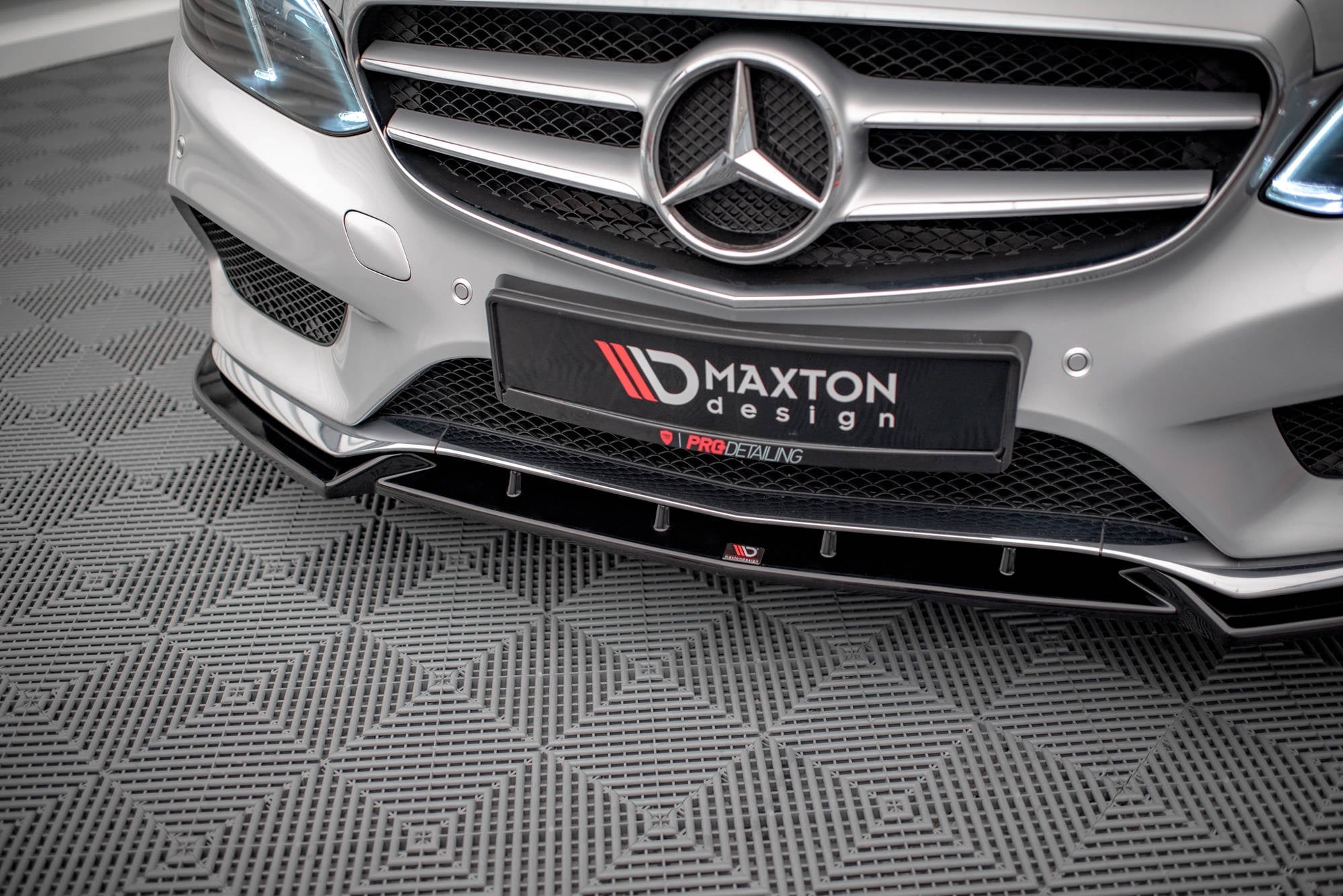Maxton Design Splitter delantero V.2 para Mercedes-Benz E AMG-Line Sedan W212 Facelift - imagen 3