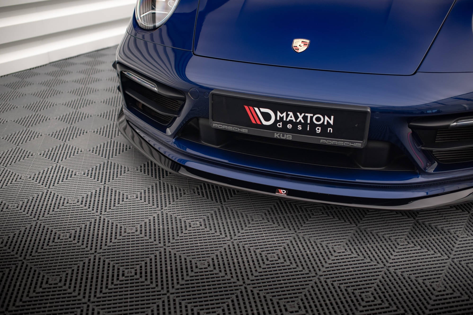 Maxton Design Splitter delantero V.2 para Porsche 911 Carrera Aero / Carrera GTS 992 - imagen 3