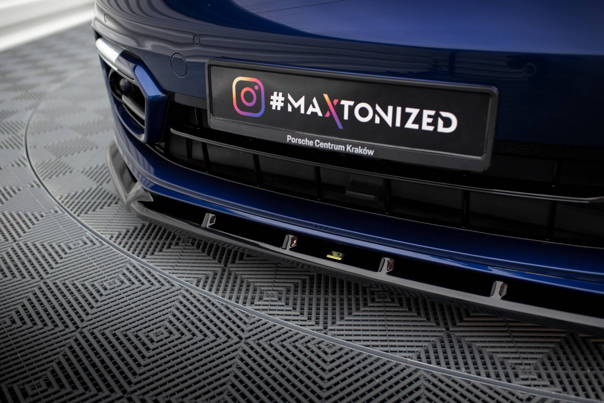 Maxton Design Splitter delantero V.2 para Porsche Panamera E-Hybrid 971 Facelift - imagen 3