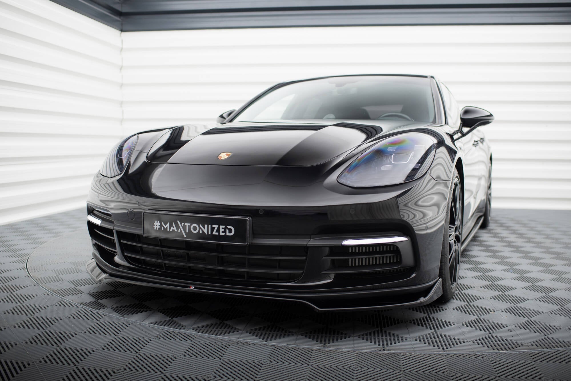 Maxton Design Splitter delantero V.2 para Porsche Panamera E-Hybrid / Panamera 4S 971 - imagen 1