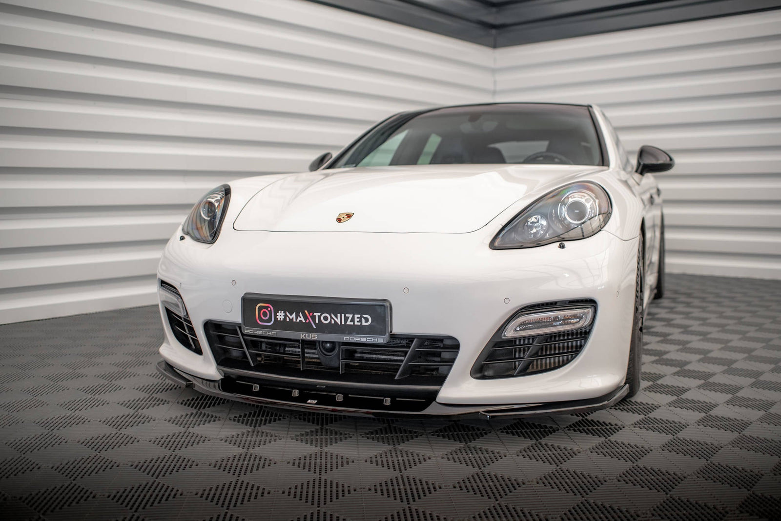 Maxton Design Splitter delantero V.2 para Porsche Panamera Turbo Sport Design Package 970 - imagen 1