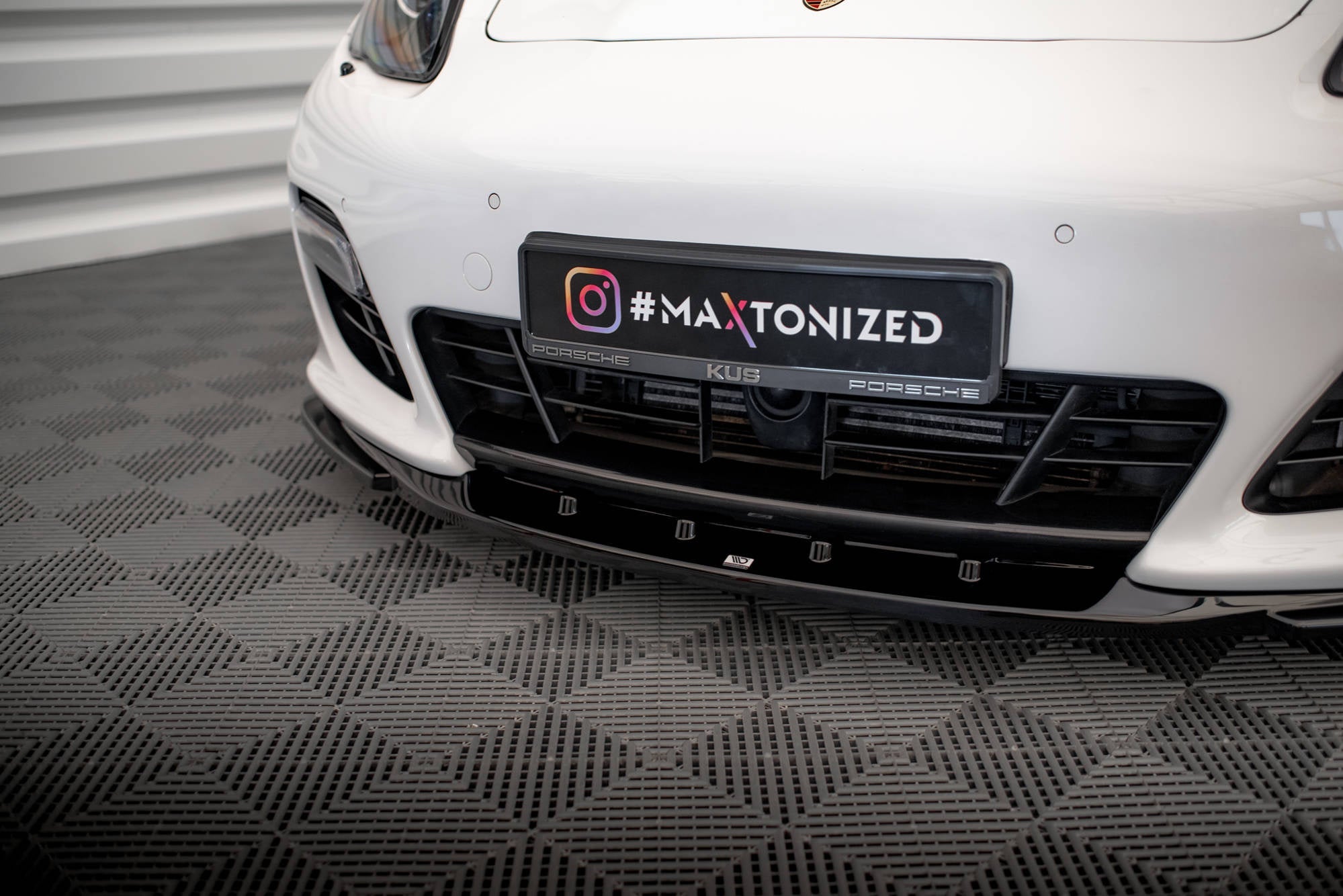 Maxton Design Splitter delantero V.2 para Porsche Panamera Turbo Sport Design Package 970 - imagen 3