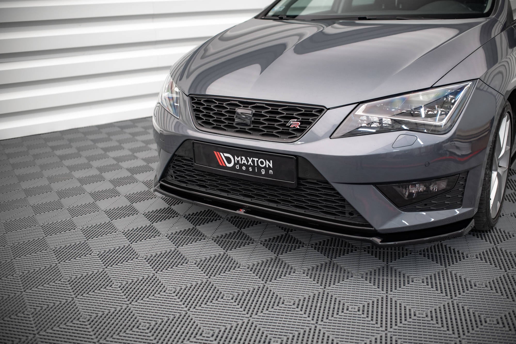Maxton Design Splitter delantero V.2 para Seat Leon FR / Cupra Mk3 - imagen 1