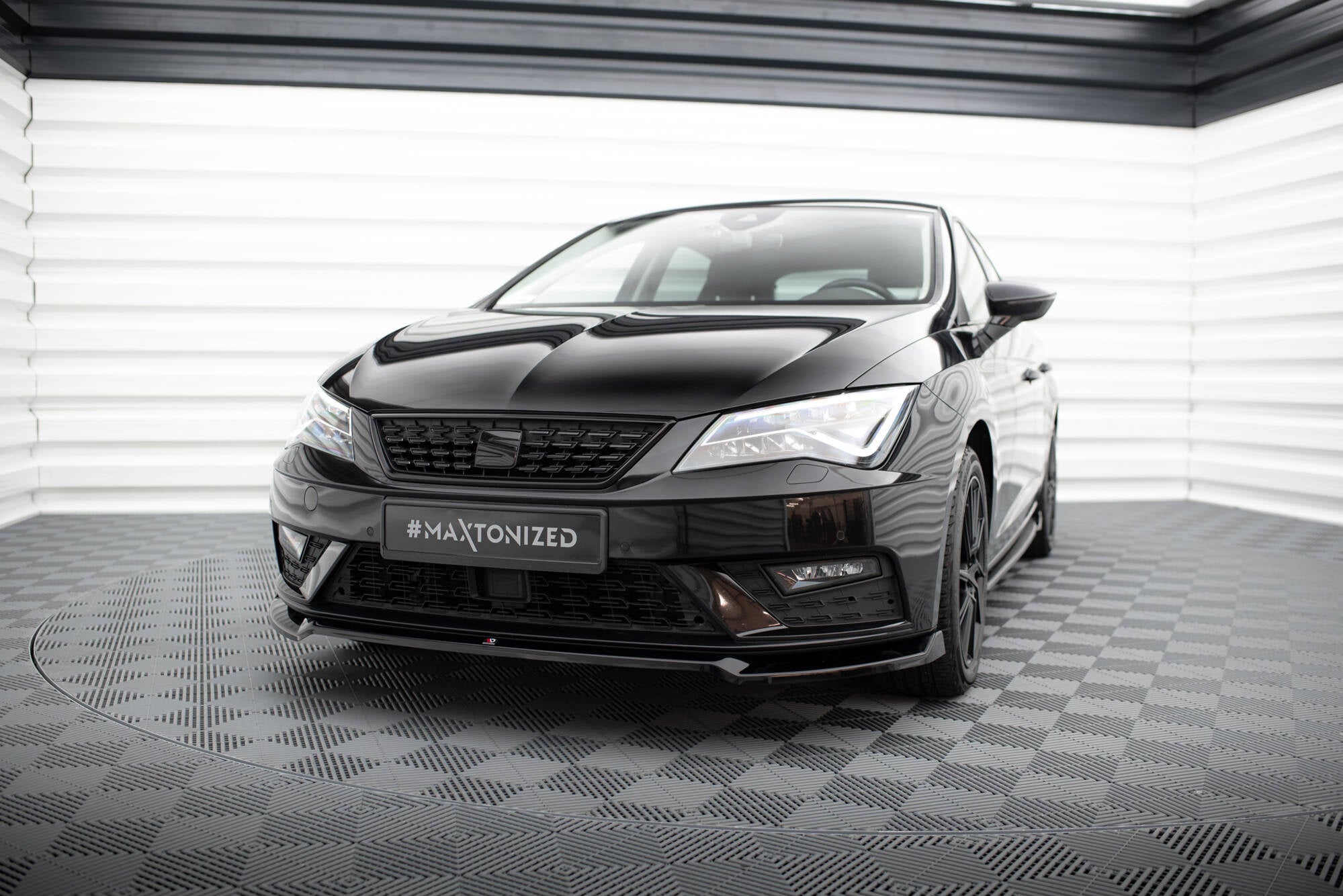 Maxton Design Splitter delantero V.2 para Seat Leon Mk3 Facelift - imagen 1
