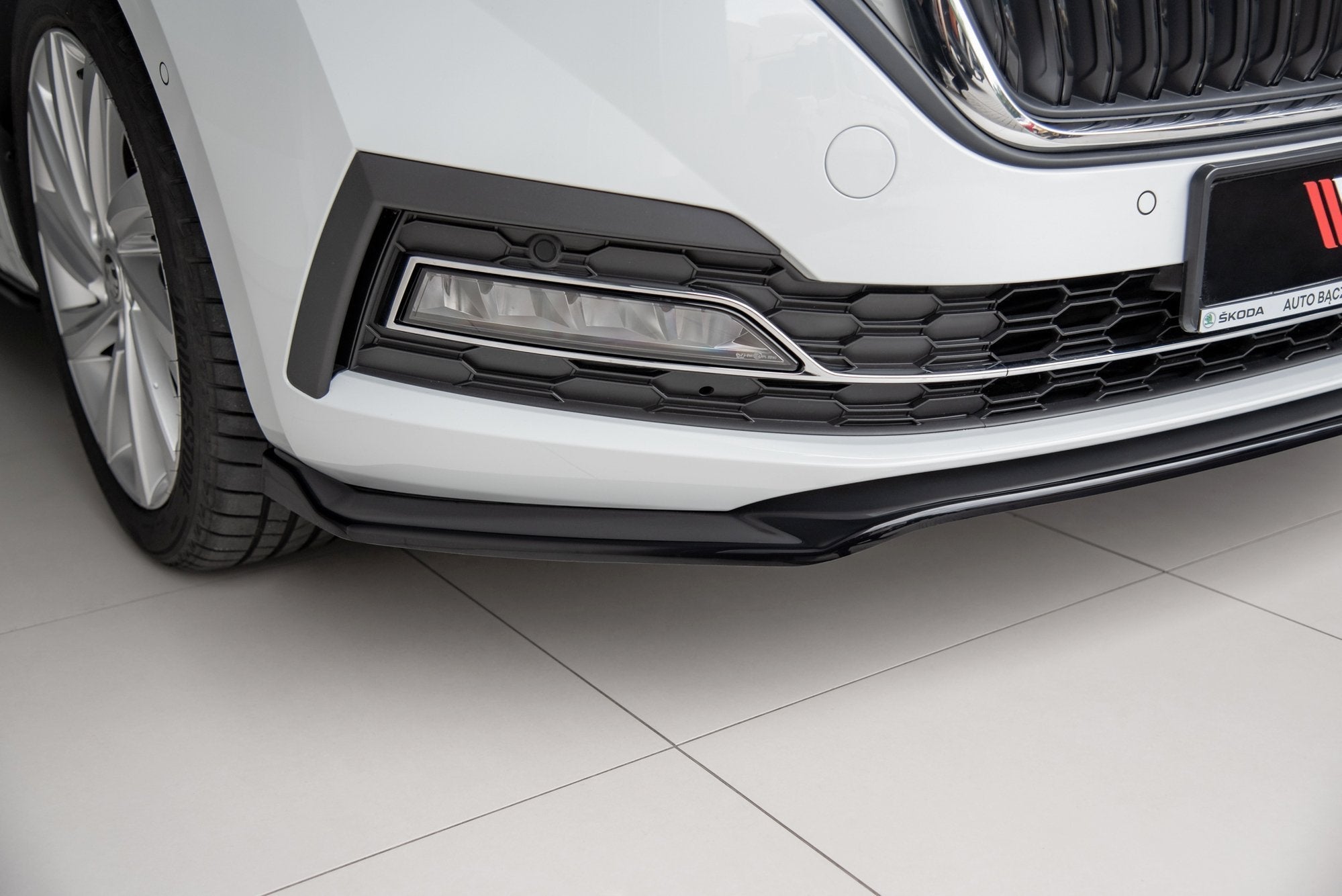 Maxton Design Splitter delantero V.2 para Skoda Octavia Mk4 - imagen 4