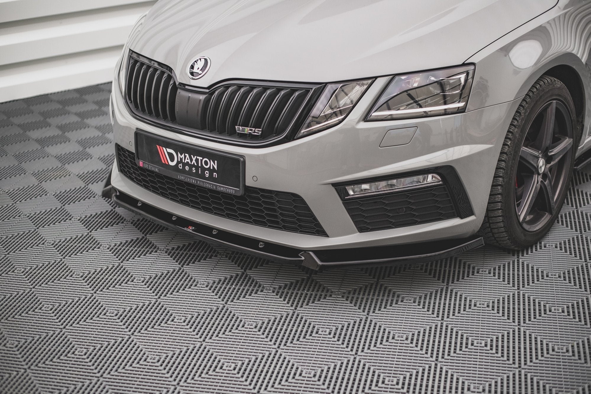 Maxton Design Splitter delantero V.2 para Skoda Octavia RS Mk3 Facelift - imagen 1
