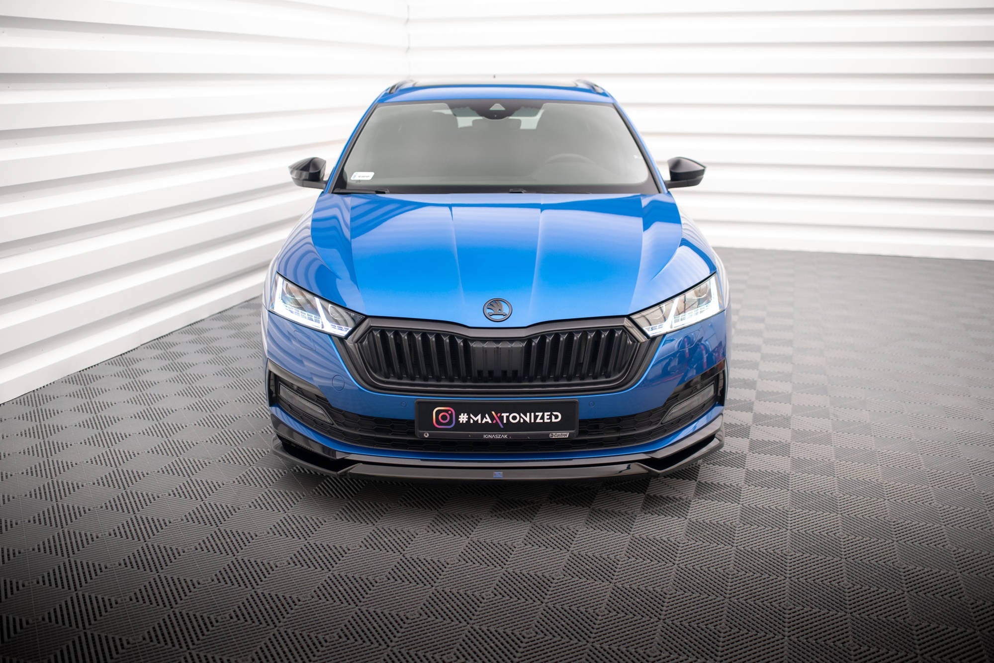 Maxton Design Splitter delantero V.2 para Skoda Octavia Sportline Mk4 - imagen 2