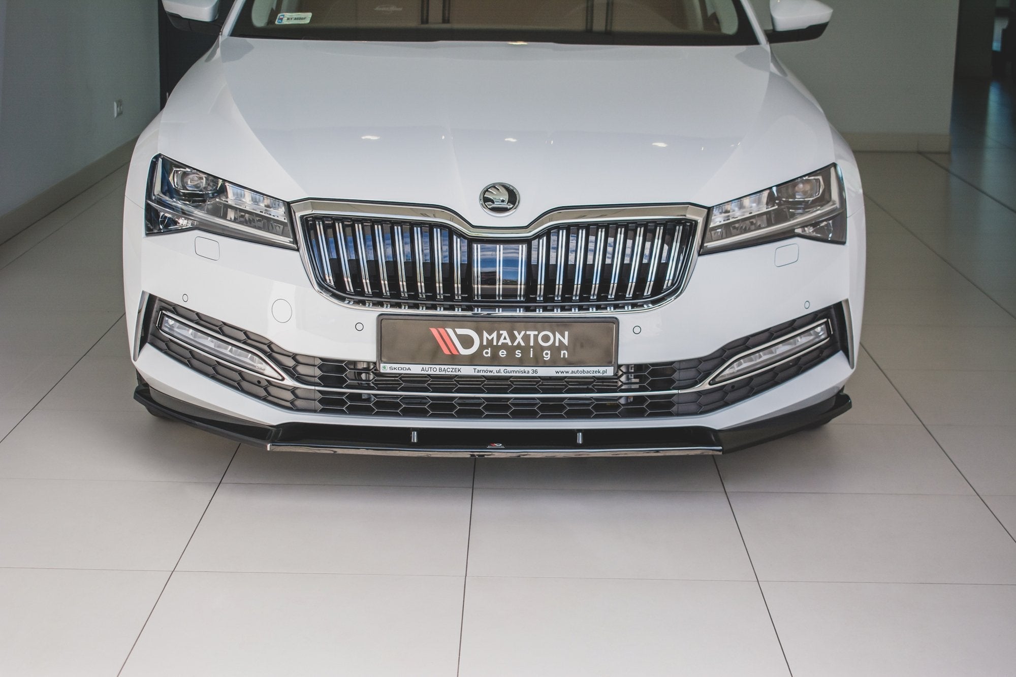 Maxton Design Splitter delantero V.2 para Skoda Superb Liftback / Combi Mk3 Facelift - imagen 1