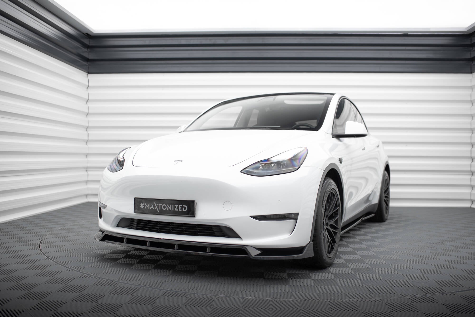 Maxton Design Splitter delantero V.2 para Tesla Model Y - imagen 1