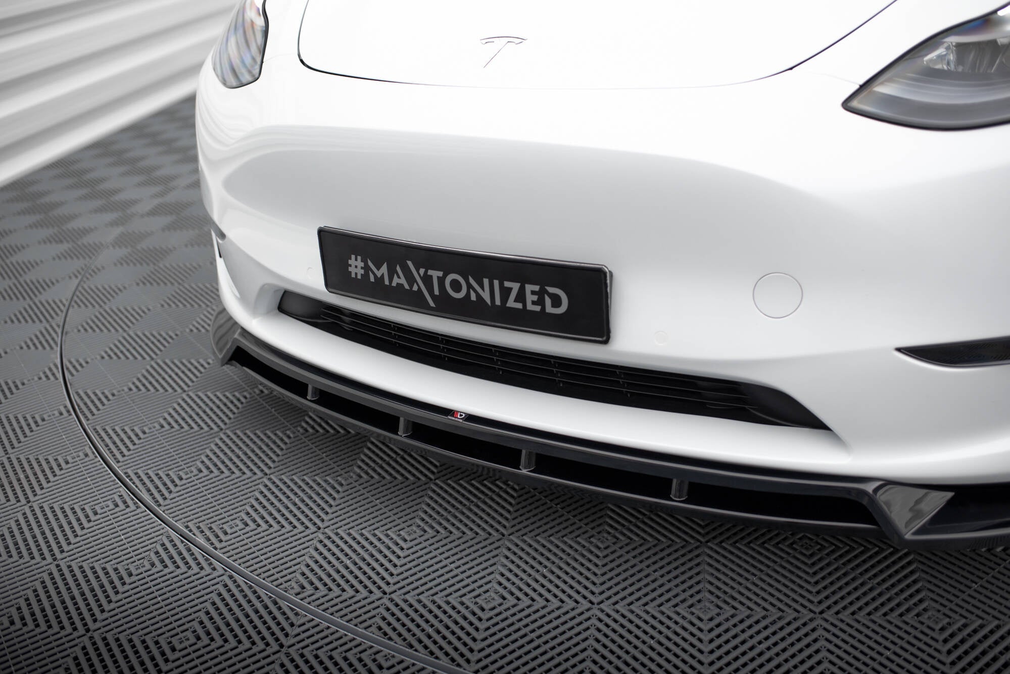 Maxton Design Splitter delantero V.2 para Tesla Model Y - imagen 2