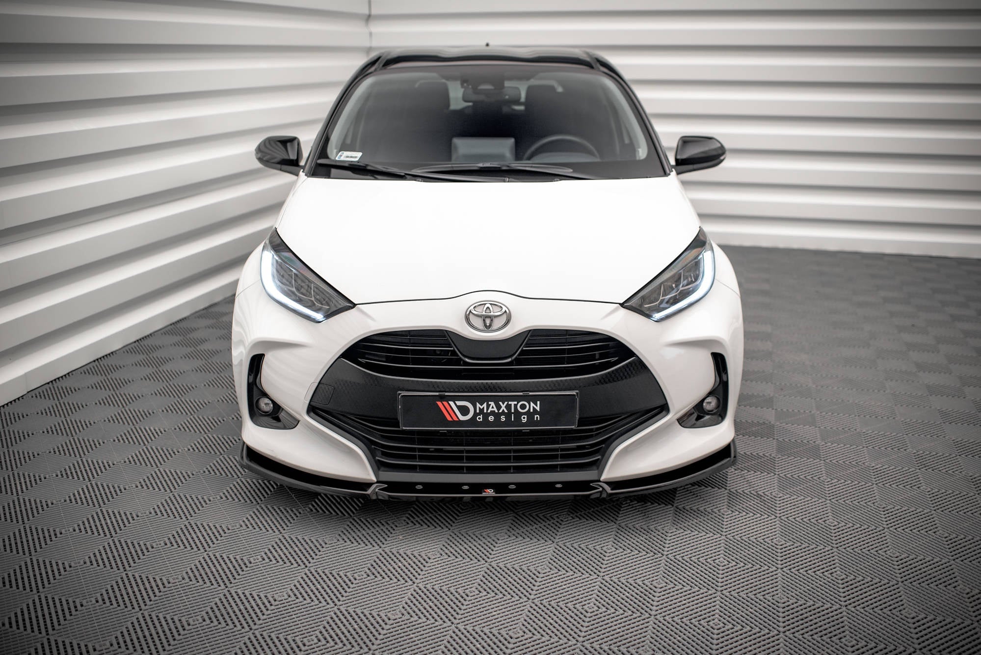 Maxton Design Splitter delantero V.2 para Toyota Yaris Mk4 - imagen 2