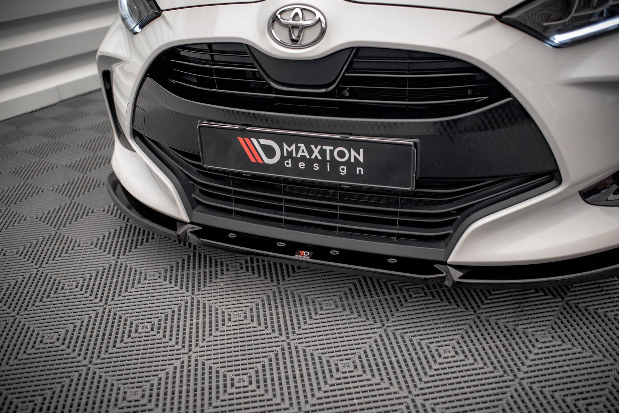 Maxton Design Splitter delantero V.2 para Toyota Yaris Mk4 - imagen 3
